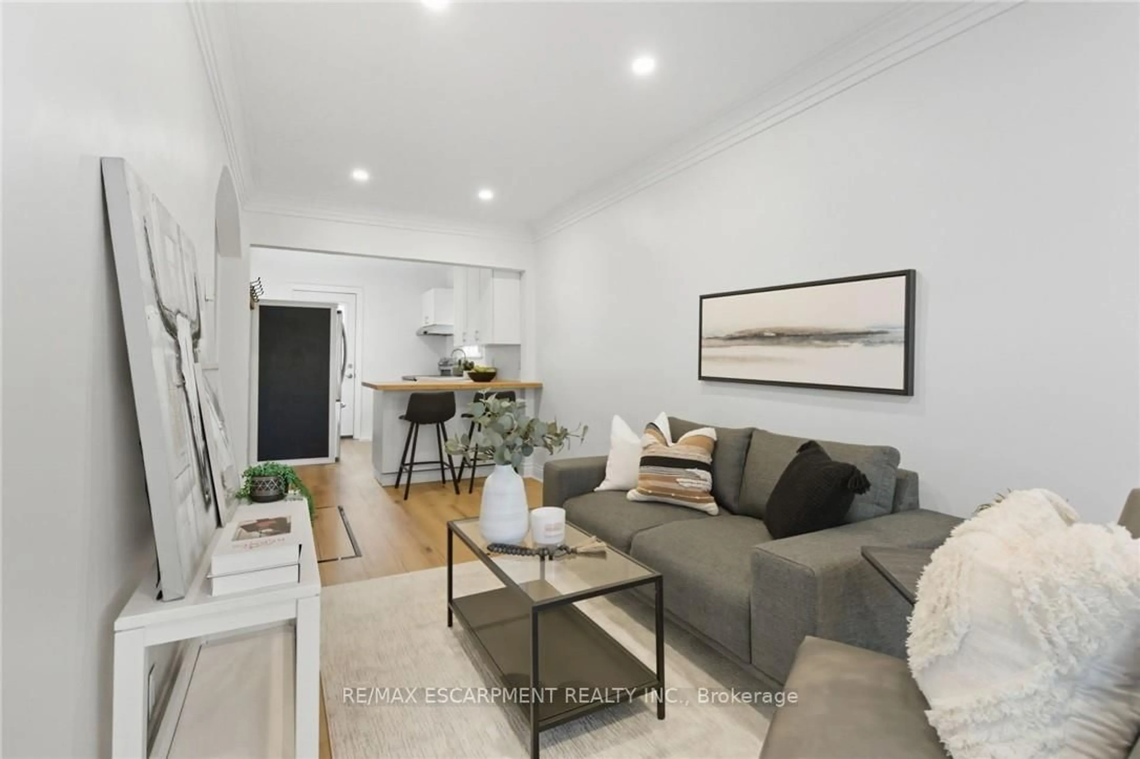 Living room with furniture, unknown for 78 Delena Ave, Hamilton Ontario L8H 6B7
