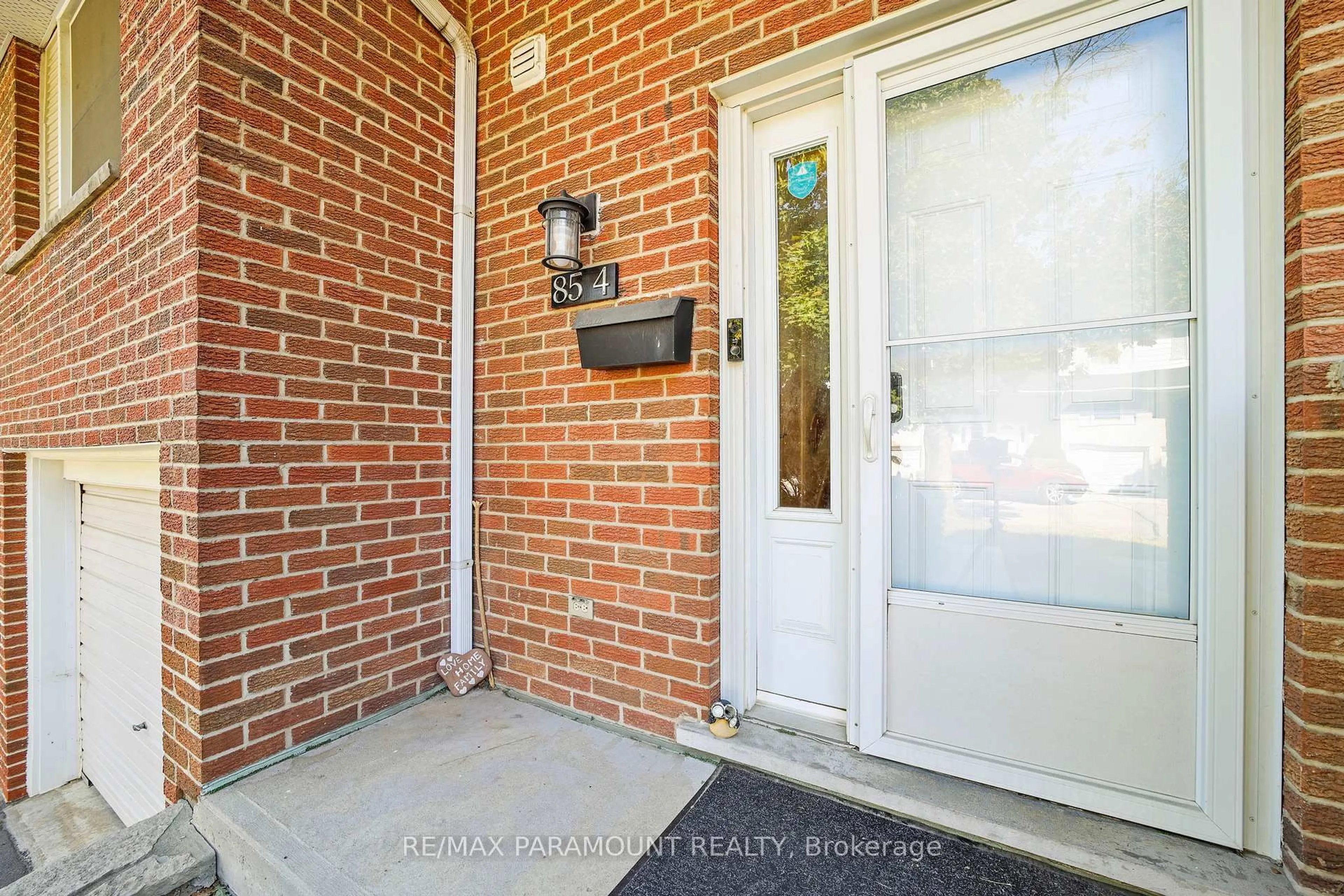 Indoor entryway for 85 Albright Rd #4, Hamilton Ontario L8K 6H1