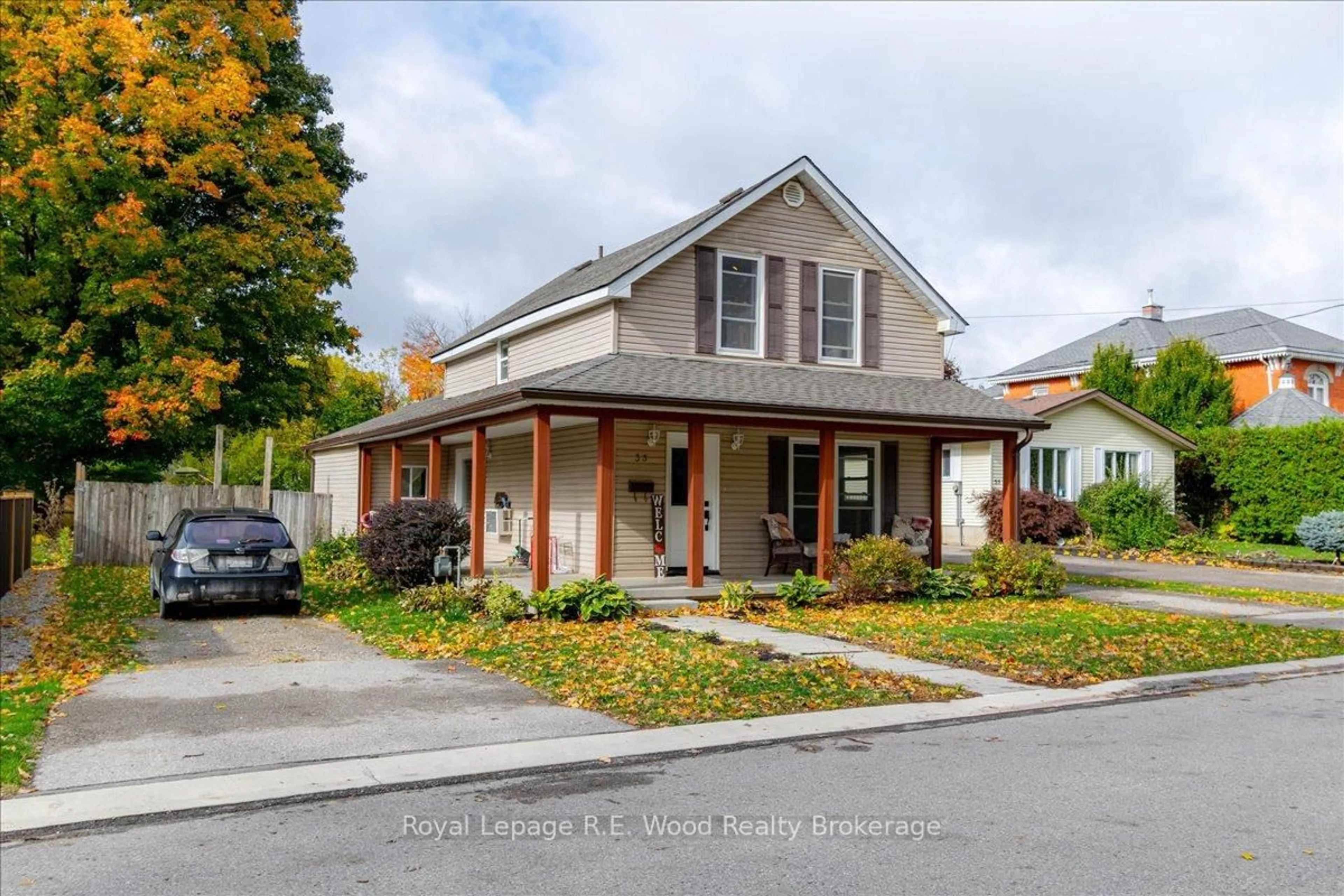 Home with vinyl exterior material, street for 33 John St, Norwich Ontario N0J 1P0