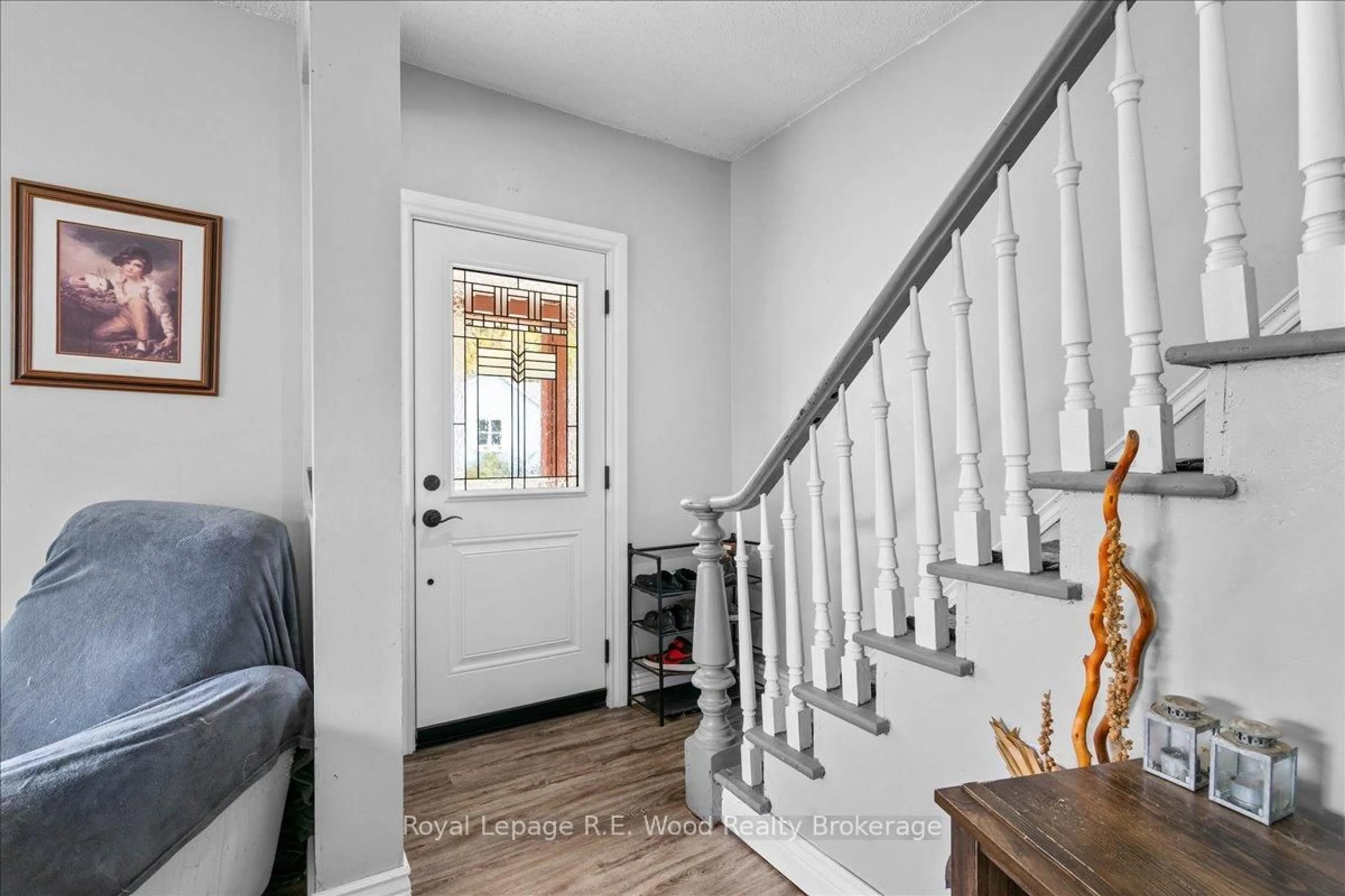 Indoor entryway for 33 John St, Norwich Ontario N0J 1P0
