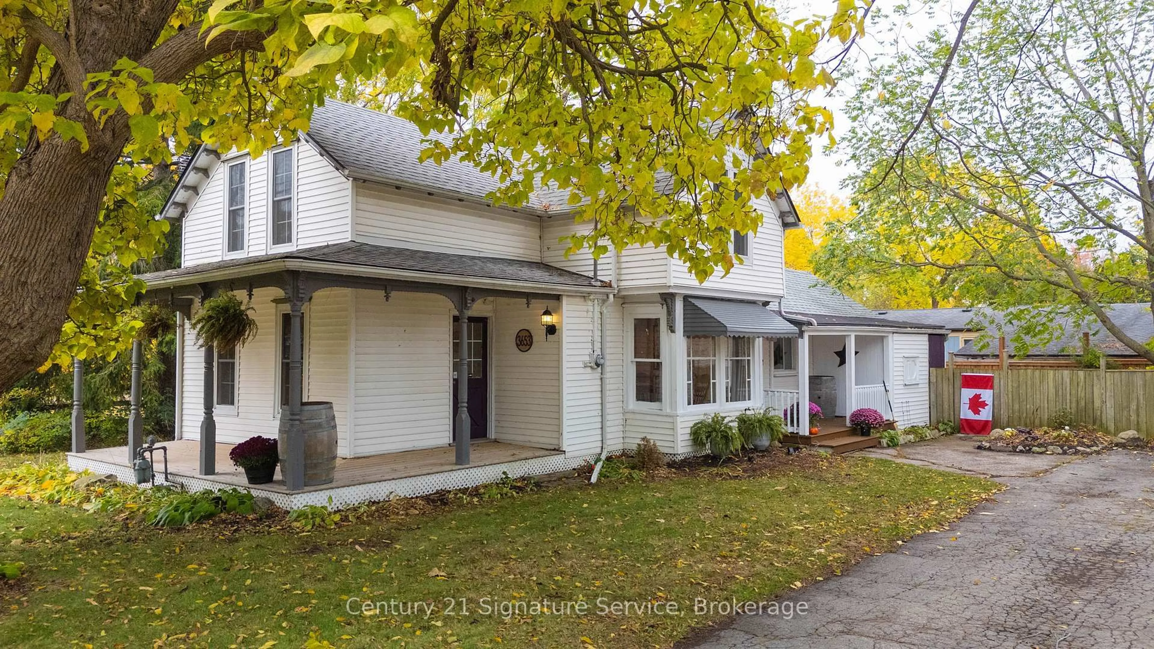 Home with vinyl exterior material, street for 3653 Dominion Rd, Fort Erie Ontario L0S 1N0