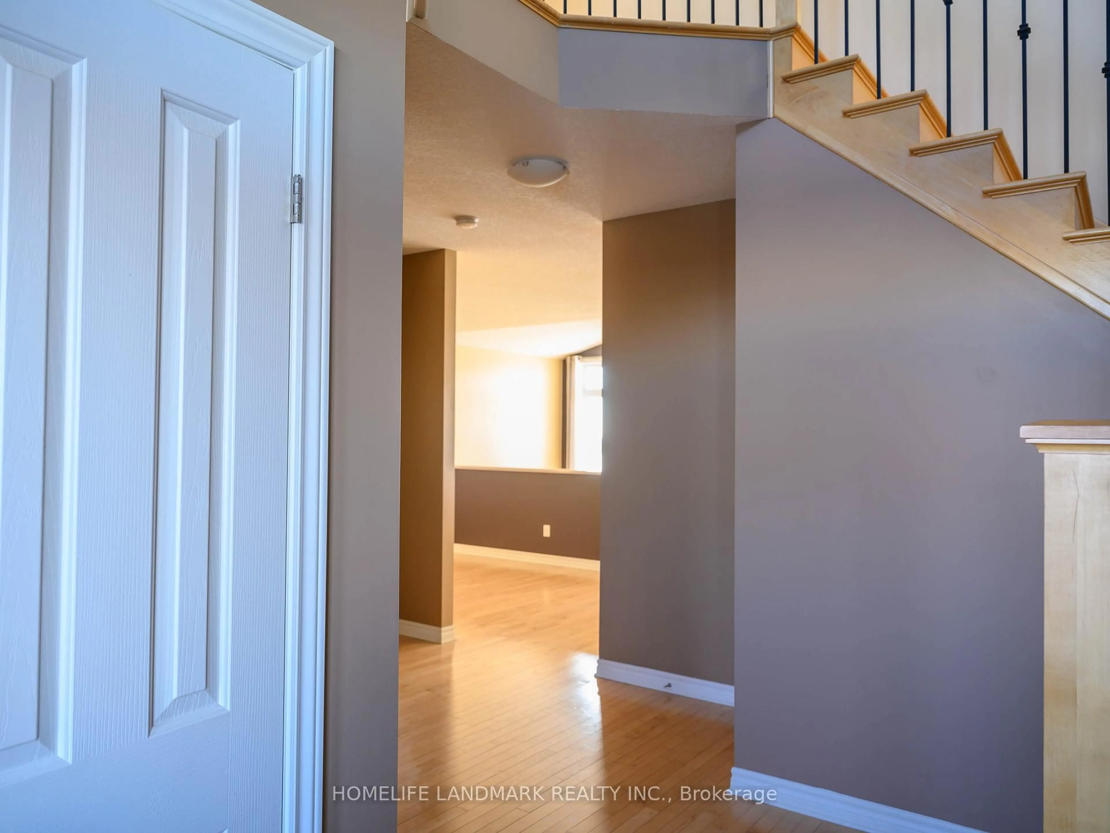 Indoor entryway for 2143 Wickerson Rd, London South Ontario N6K 5C4