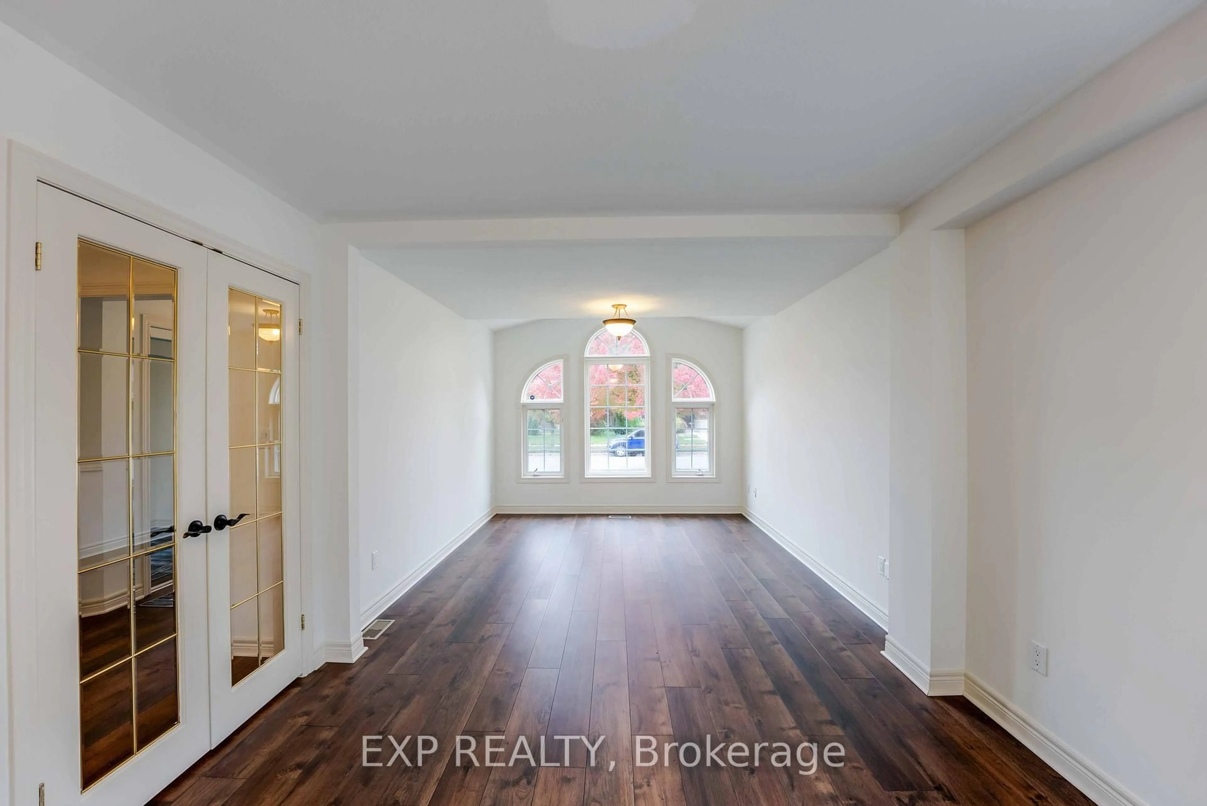 Indoor entryway for 28 Loretta Dr, Niagara-on-the-Lake Ontario L0S 1T0