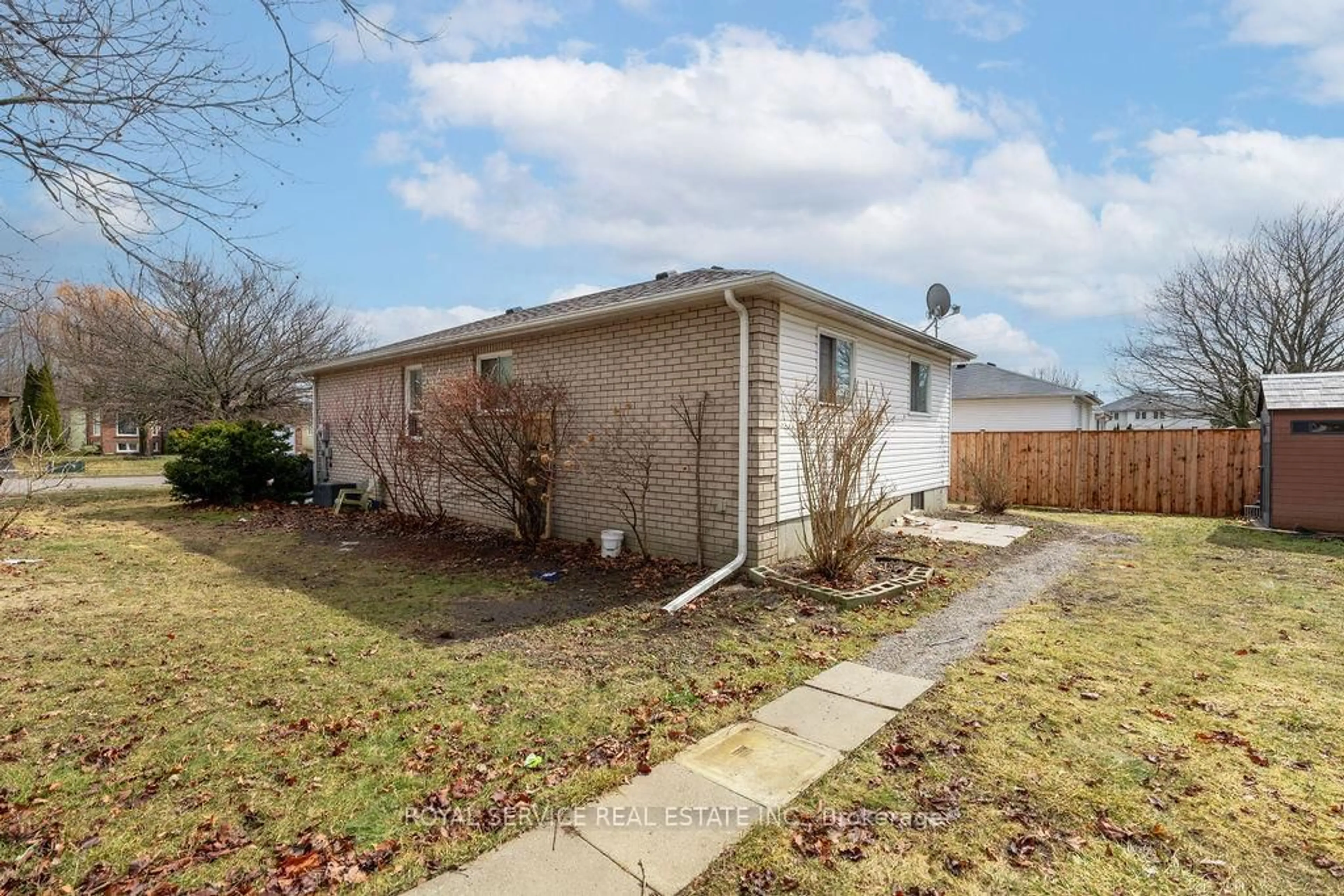 A pic from outside/outdoor area/front of a property/back of a property/a pic from drone, street for 661 Ewing St, Cobourg Ontario K9A 5N7