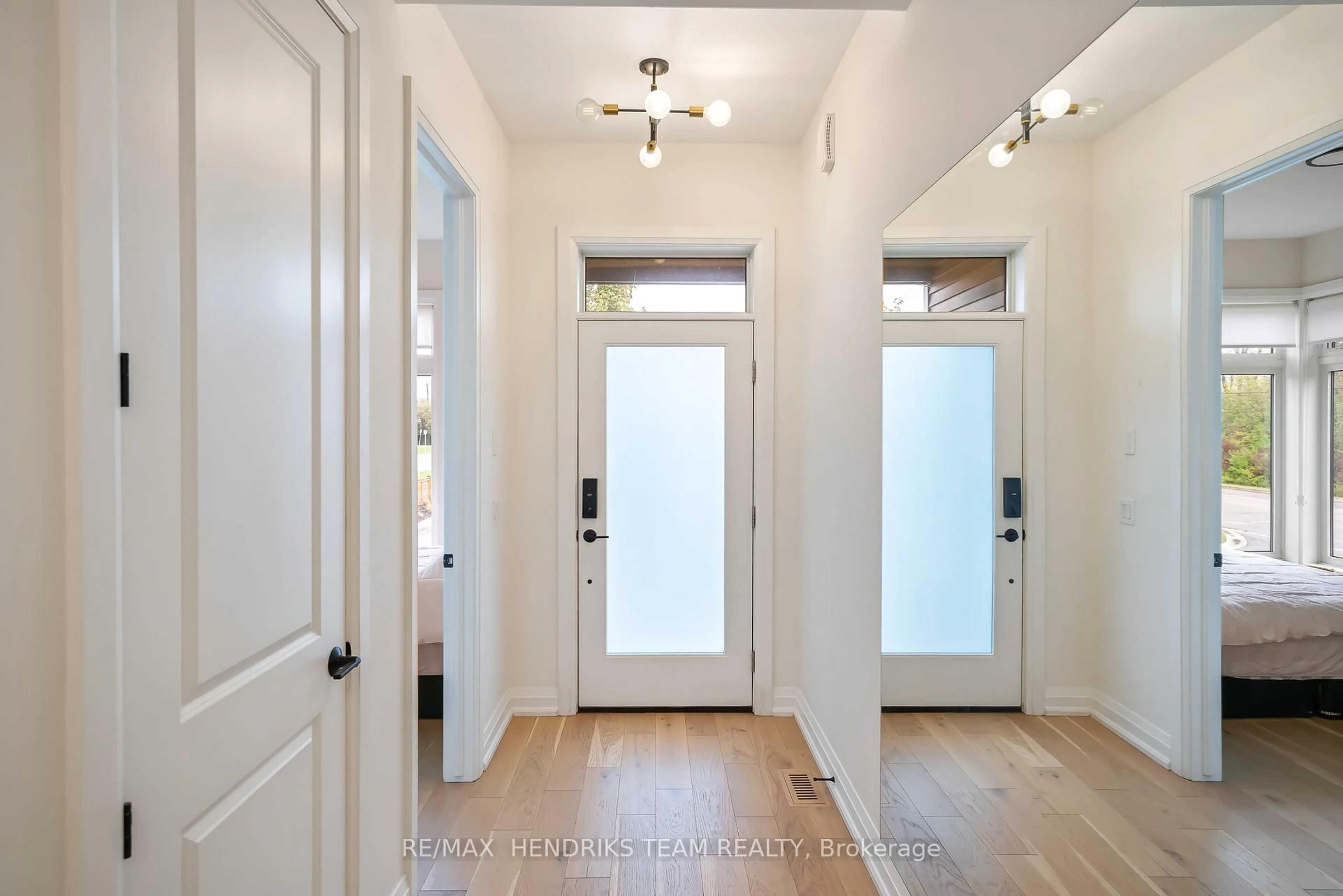 Indoor entryway for 8974 Willoughby Dr #36, Niagara Falls Ontario L2G 0Y7