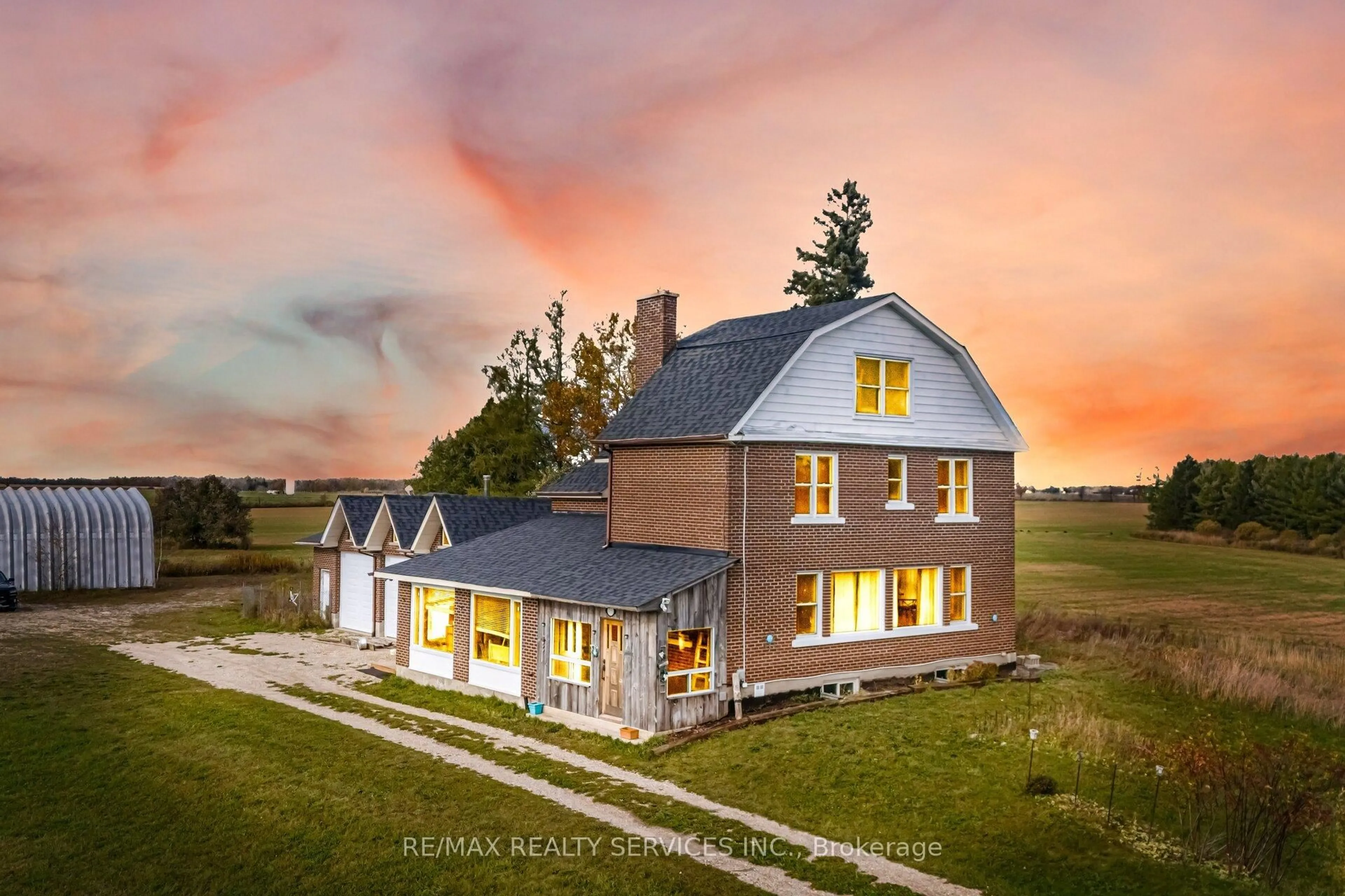 A pic from outside/outdoor area/front of a property/back of a property/a pic from drone, building for 764059 240 Side Rd, Melancthon Ontario L9V 2P4
