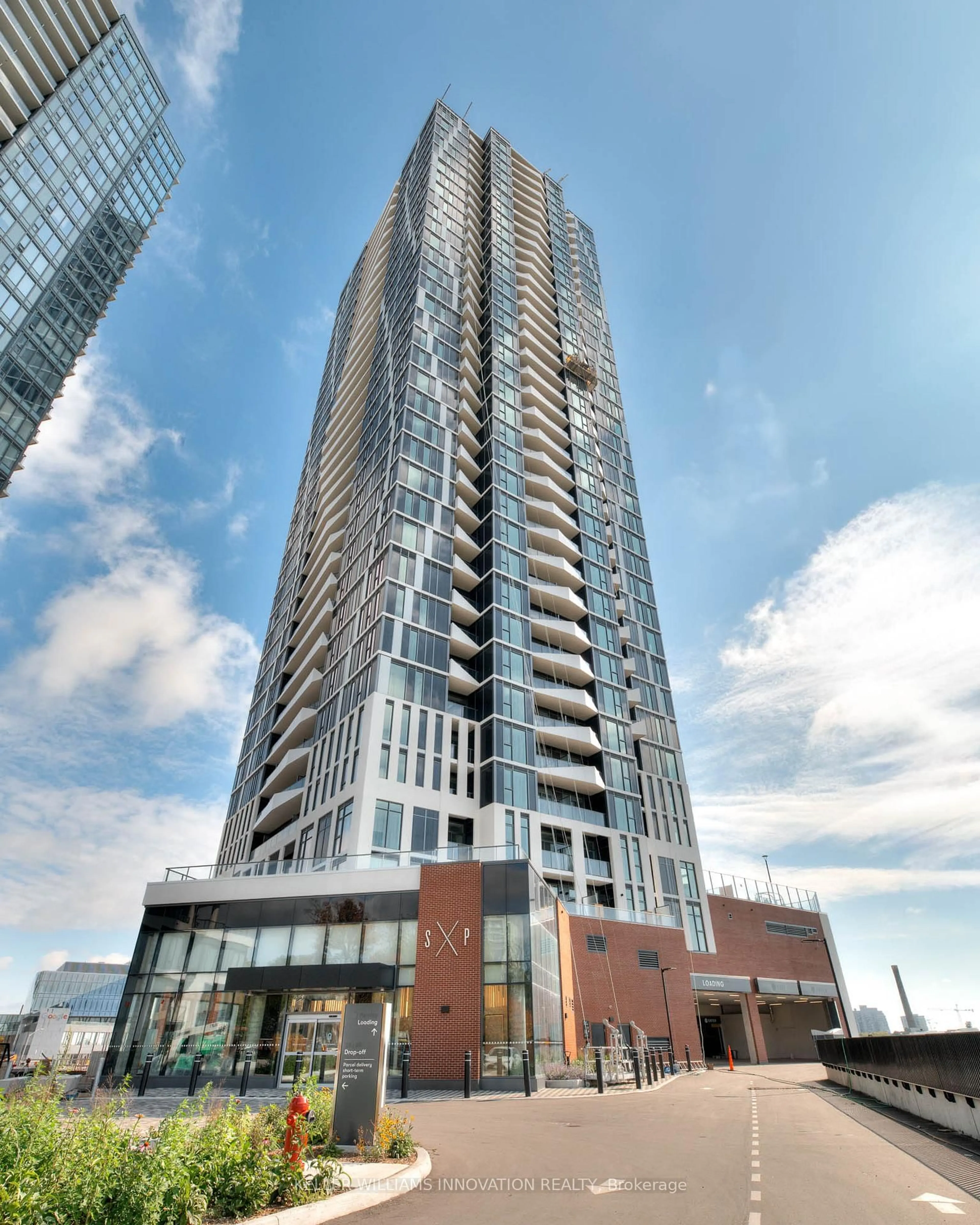 Indoor foyer for 25 Wellington St #404, Kitchener Ontario N2G 0G5