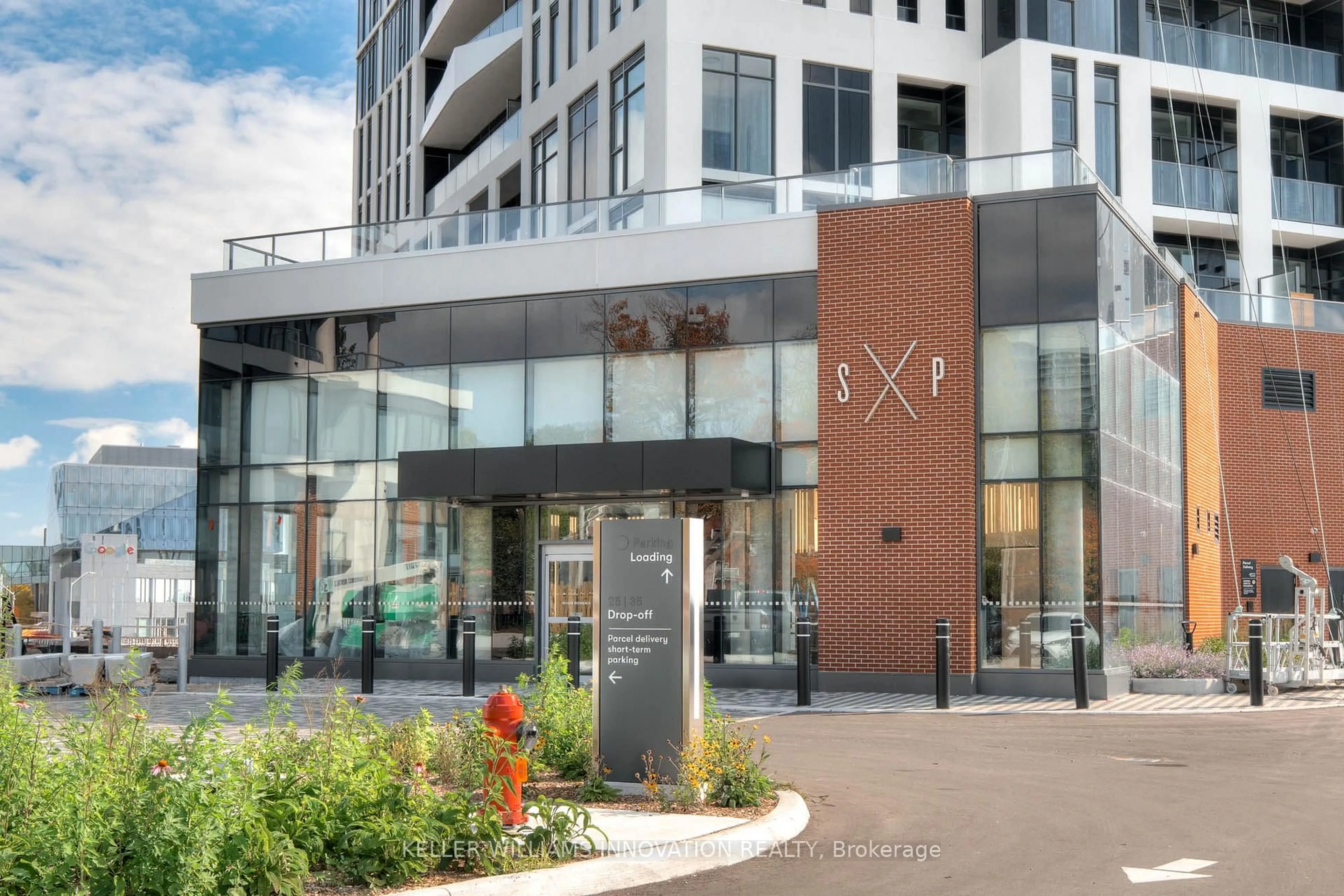 Indoor foyer for 25 Wellington St #404, Kitchener Ontario N2G 0G5
