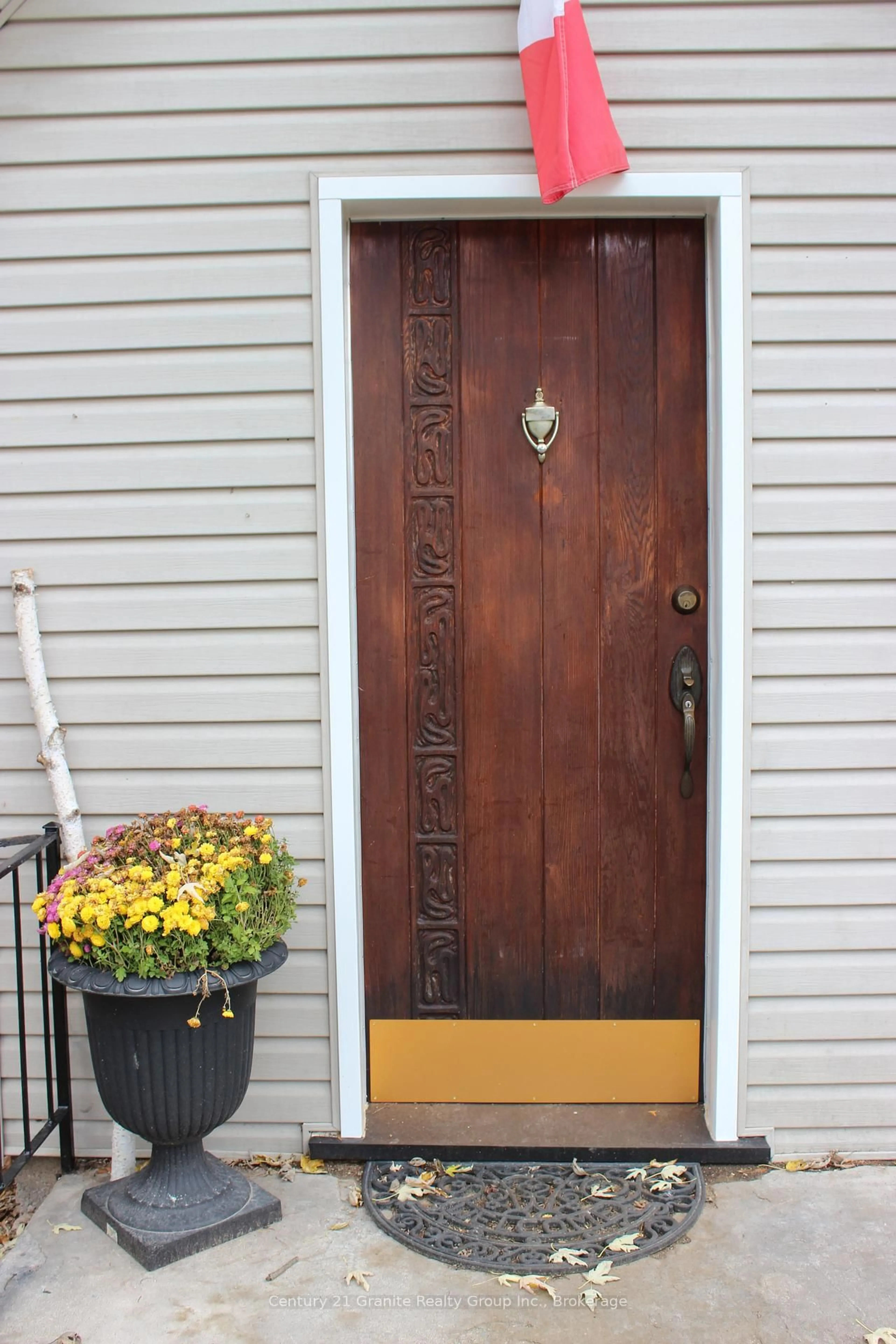 Indoor entryway for 4 Dickson St, Kawartha Lakes Ontario K0M 2A0