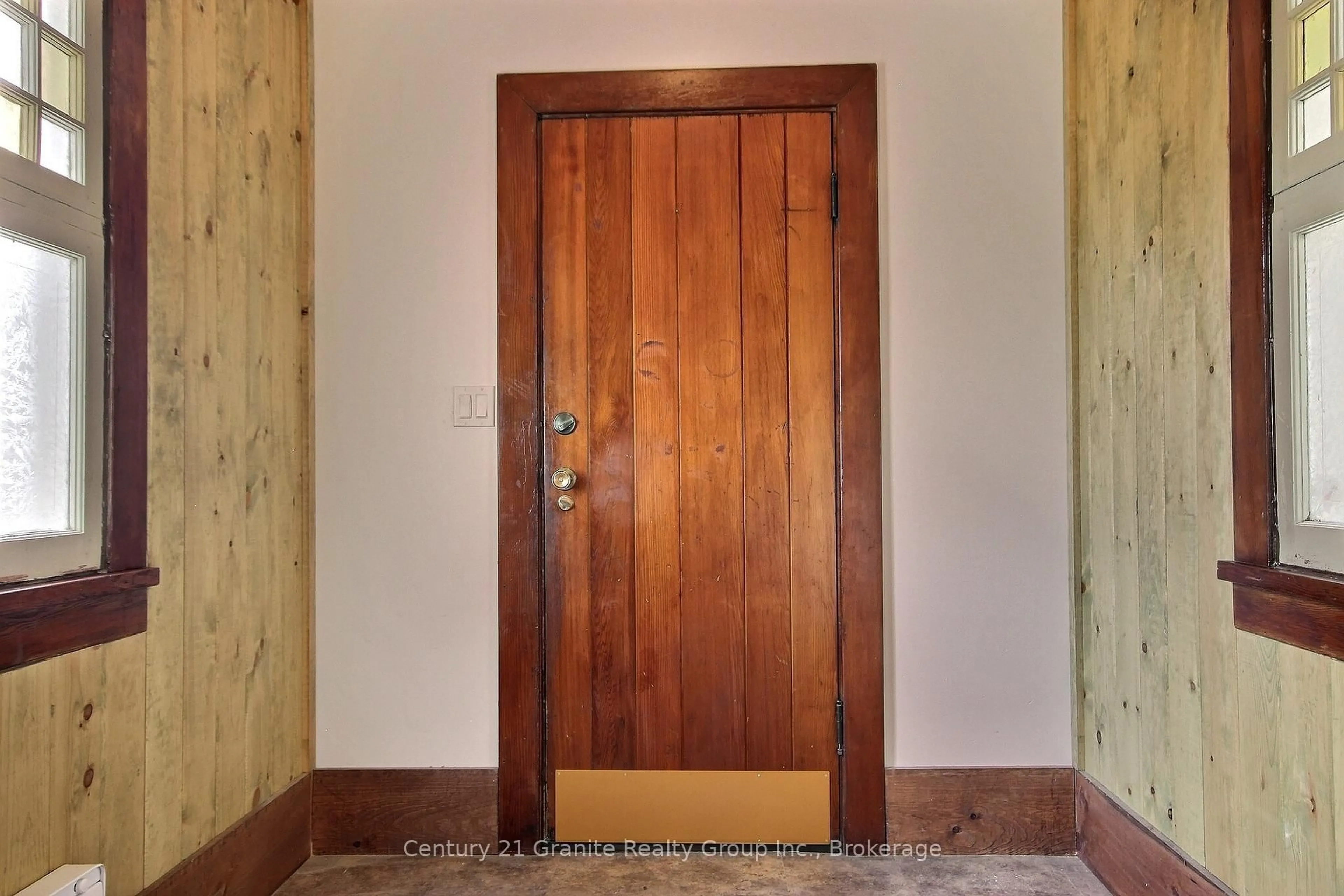 Indoor foyer for 4 Dickson St, Kawartha Lakes Ontario K0M 2A0