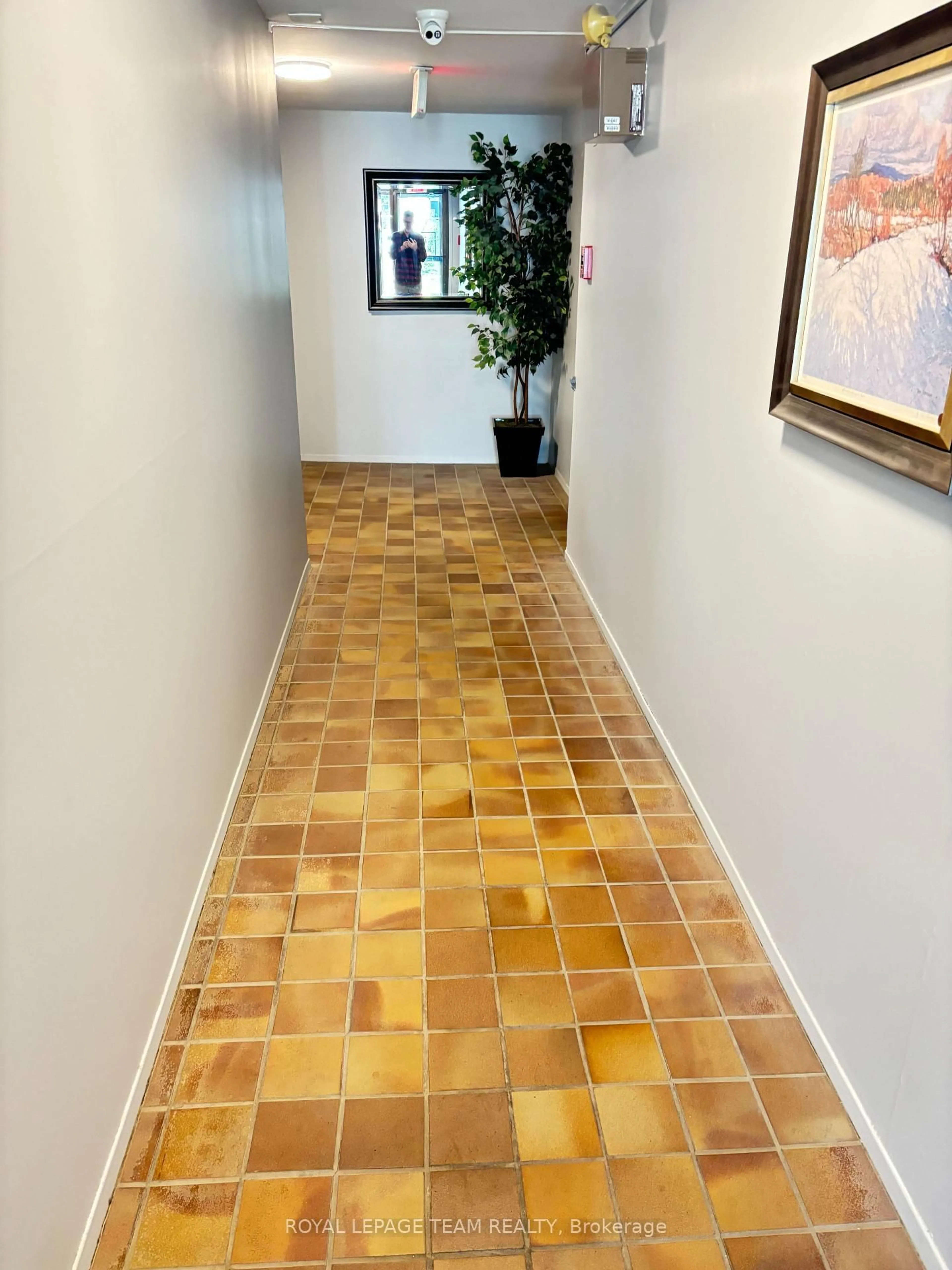 Indoor foyer for 105 Asa St #103, North Grenville Ontario K0G 1J0