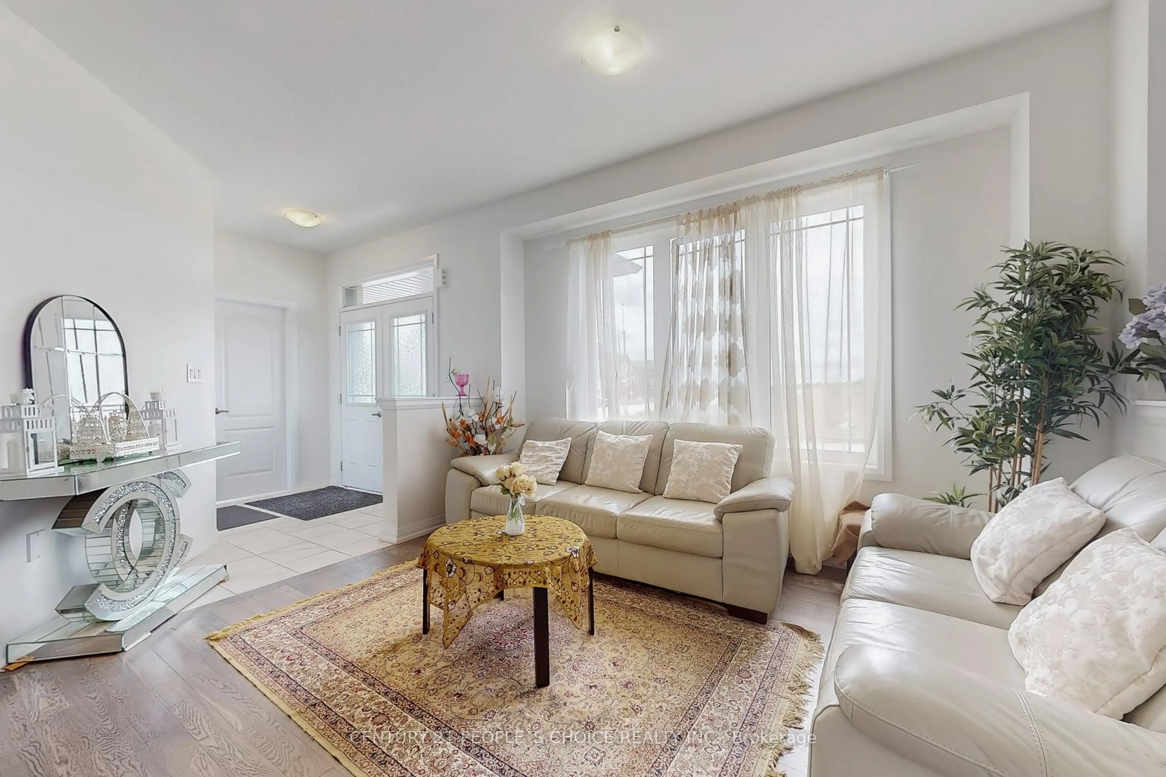 Living room with furniture, unknown for 38 Stanley Ave, Haldimand Ontario N3W 0G8