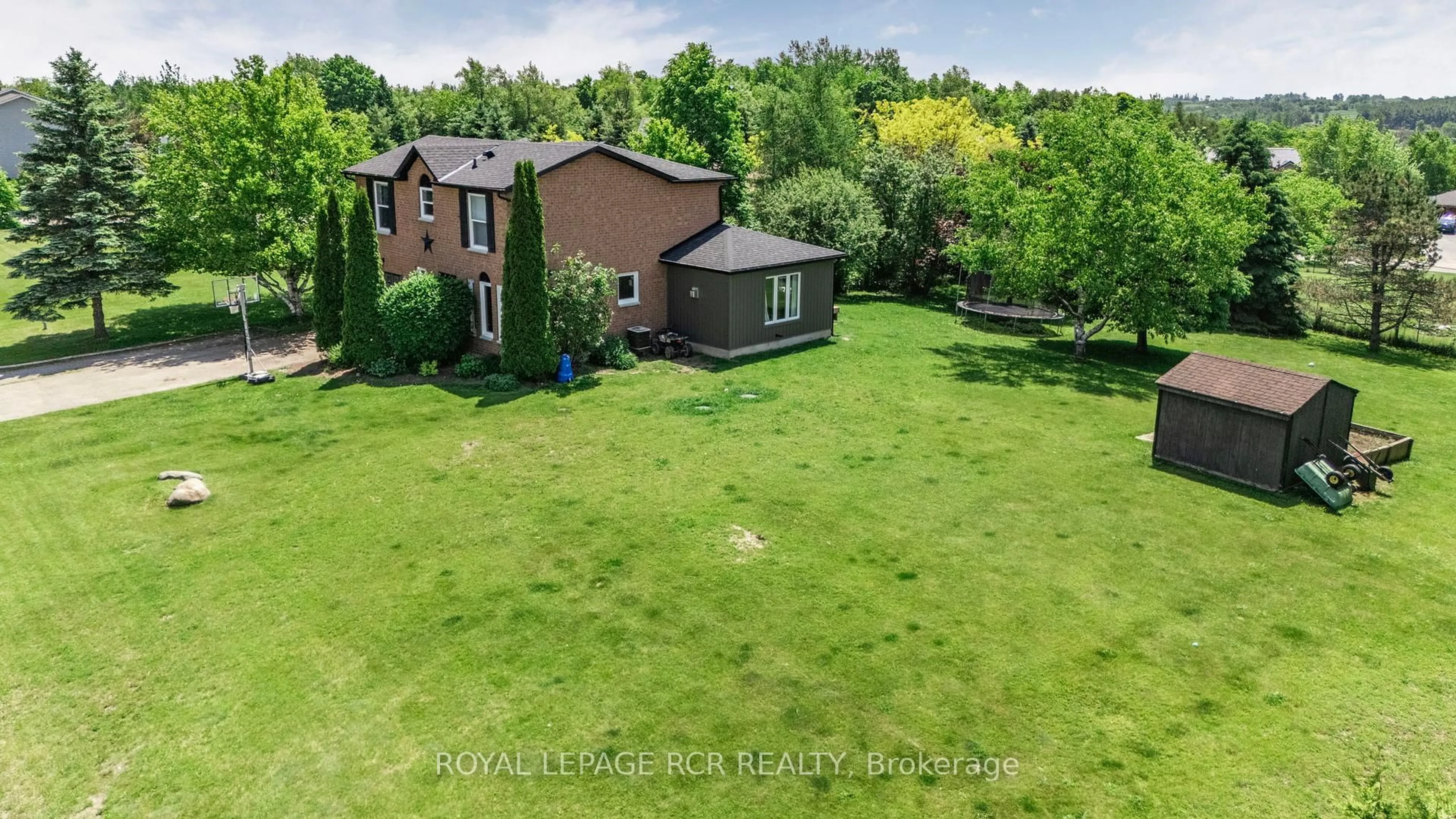 A pic from outside/outdoor area/front of a property/back of a property/a pic from drone, unknown for 18 Peter St, Amaranth Ontario L9W 5Z8