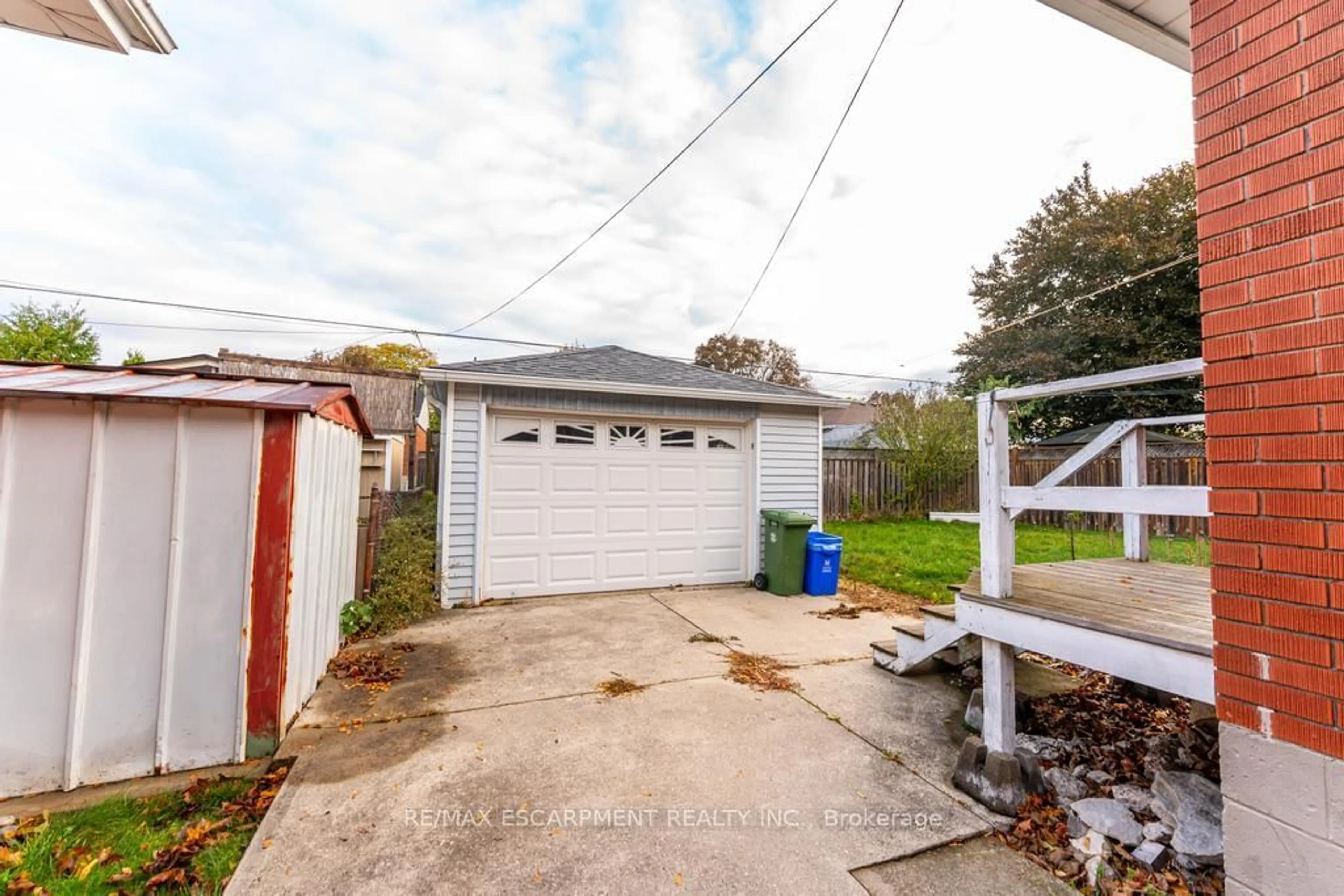 A pic from outside/outdoor area/front of a property/back of a property/a pic from drone, street for 155 Wise Crt, Hamilton Ontario L8T 2M1