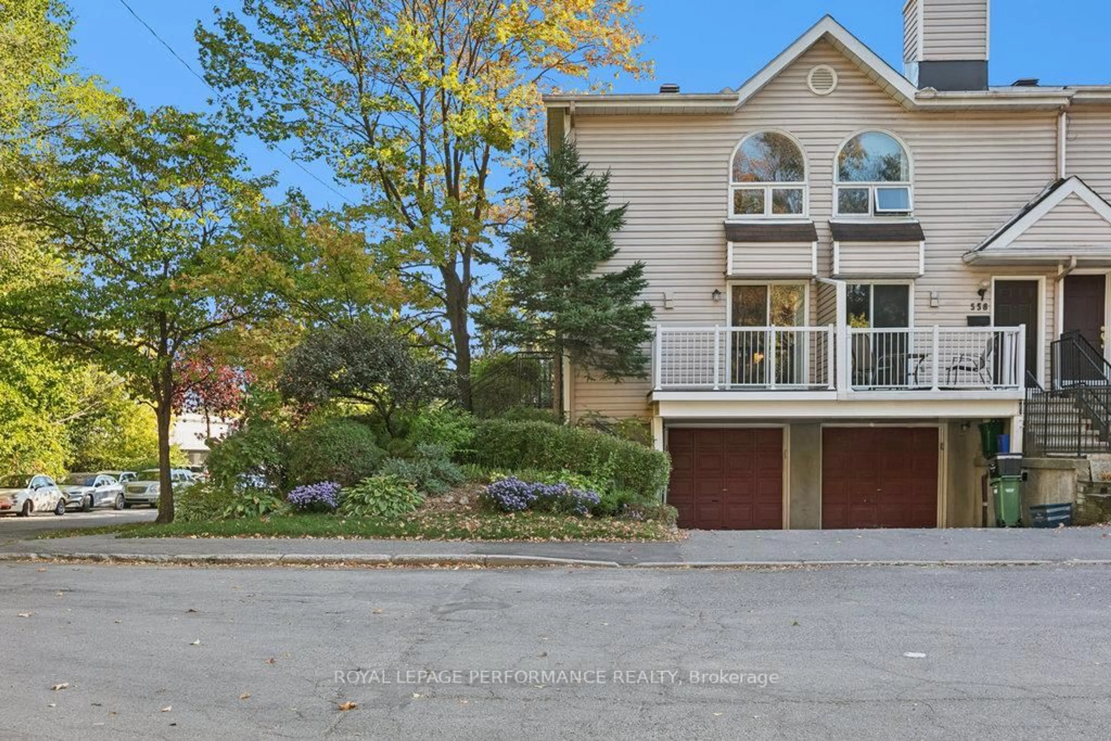 Unknown for 560 Thomson St, Ottawa Ontario K1K 2J8