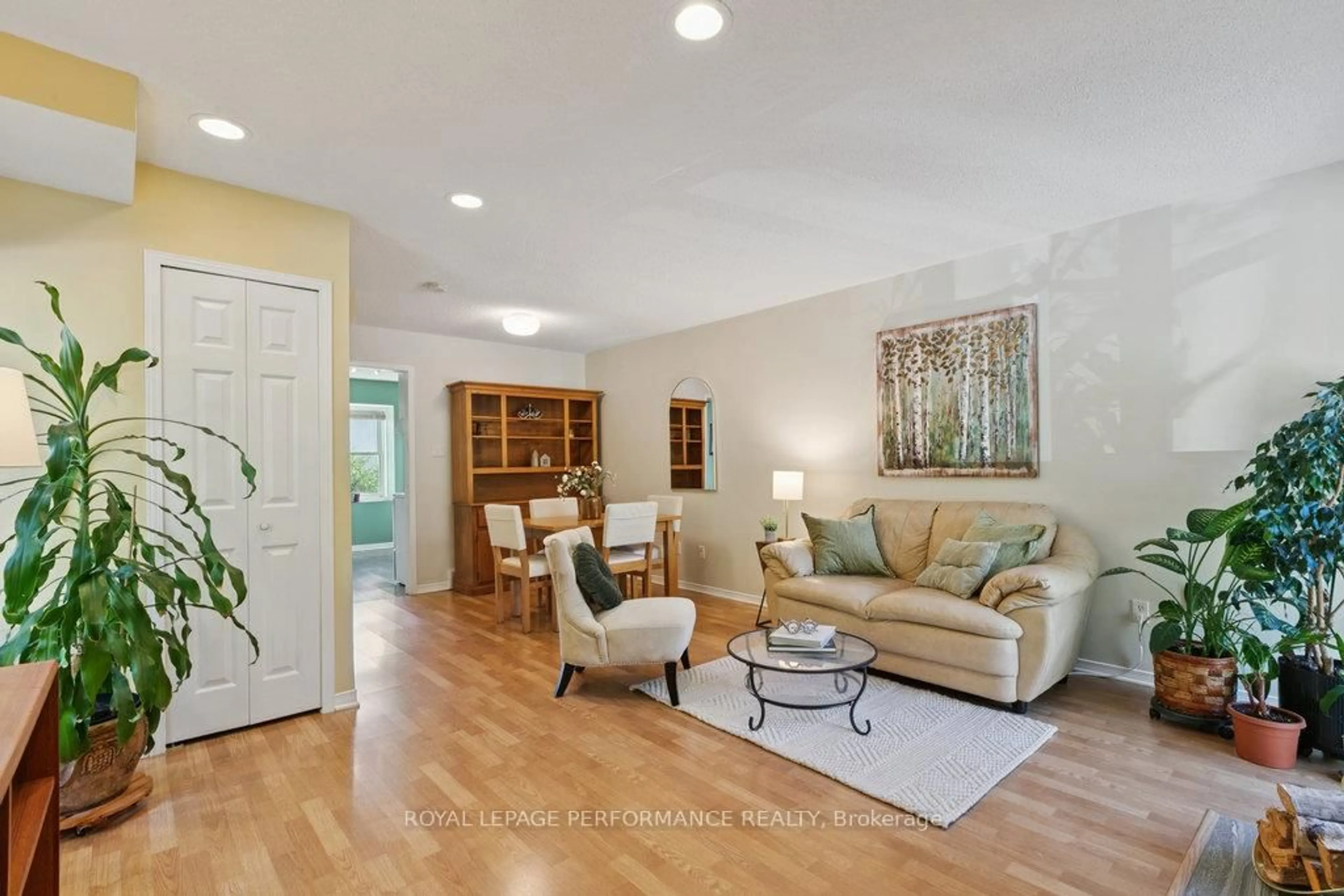 Living room with furniture, unknown for 560 Thomson St, Ottawa Ontario K1K 2J8