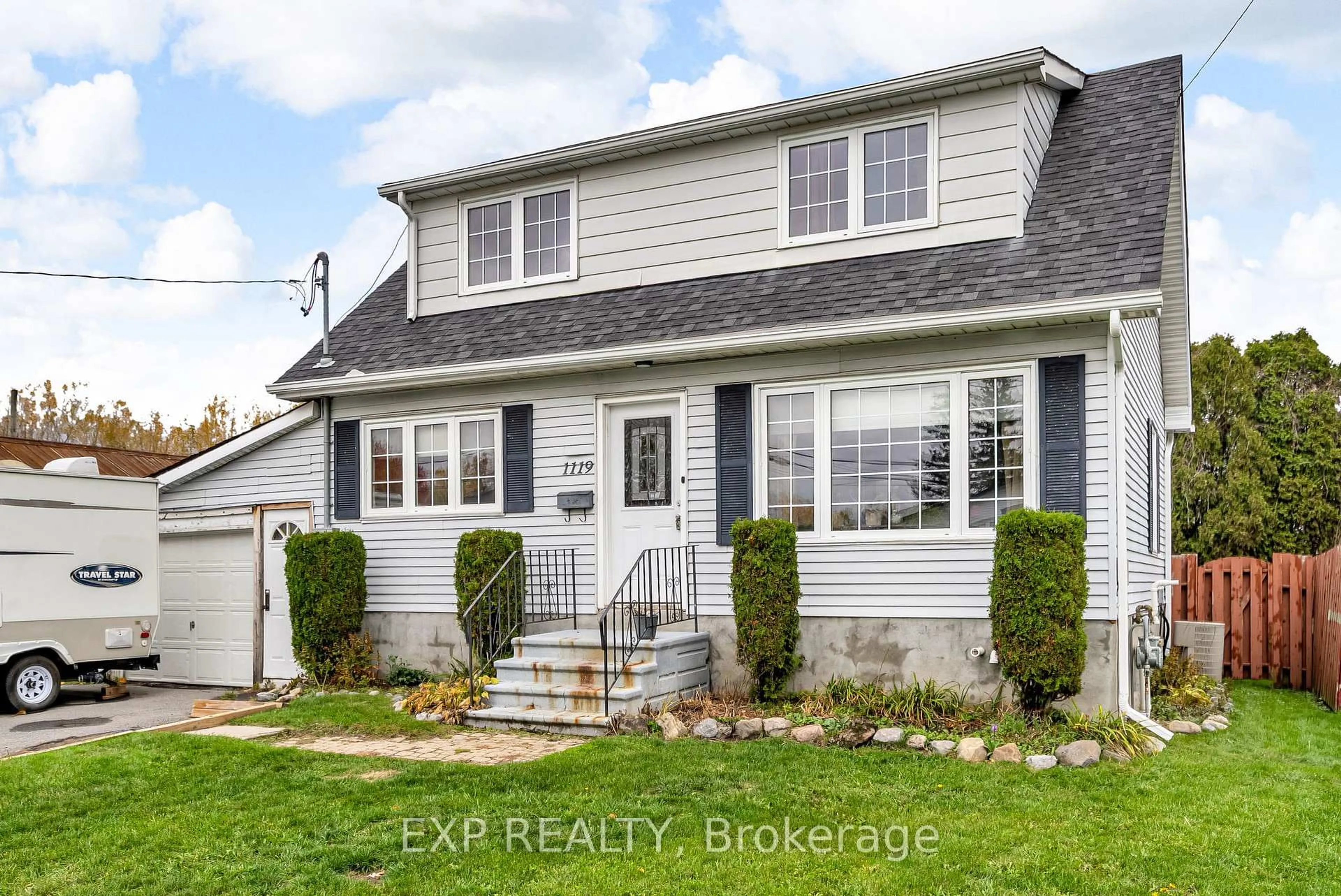 Home with vinyl exterior material, street for 1119 Miron Ave, Cornwall Ontario K6H 4T1