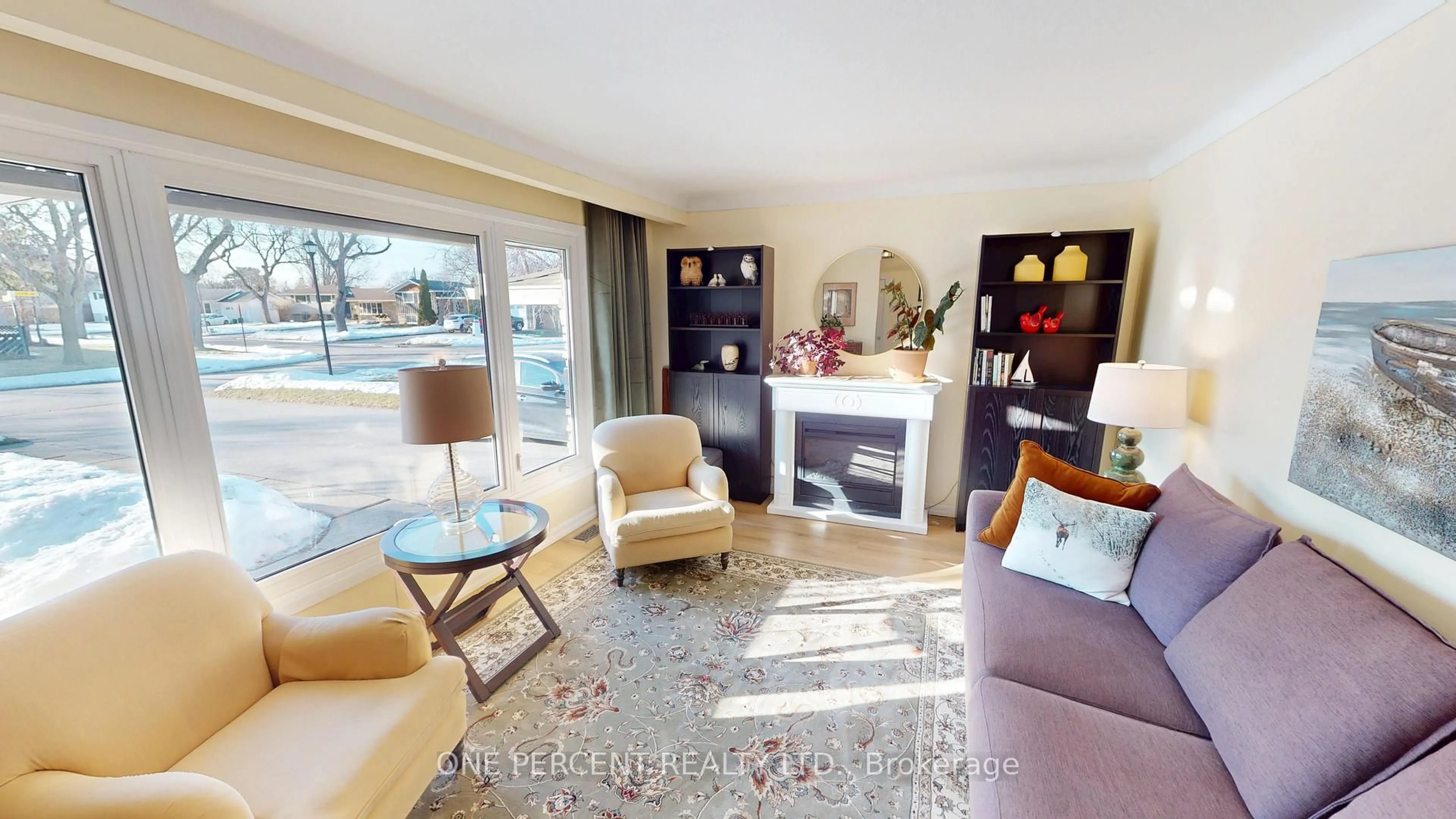 Living room with furniture, unknown for 38 Strathcona Dr, St. Catharines Ontario L2M 2A9