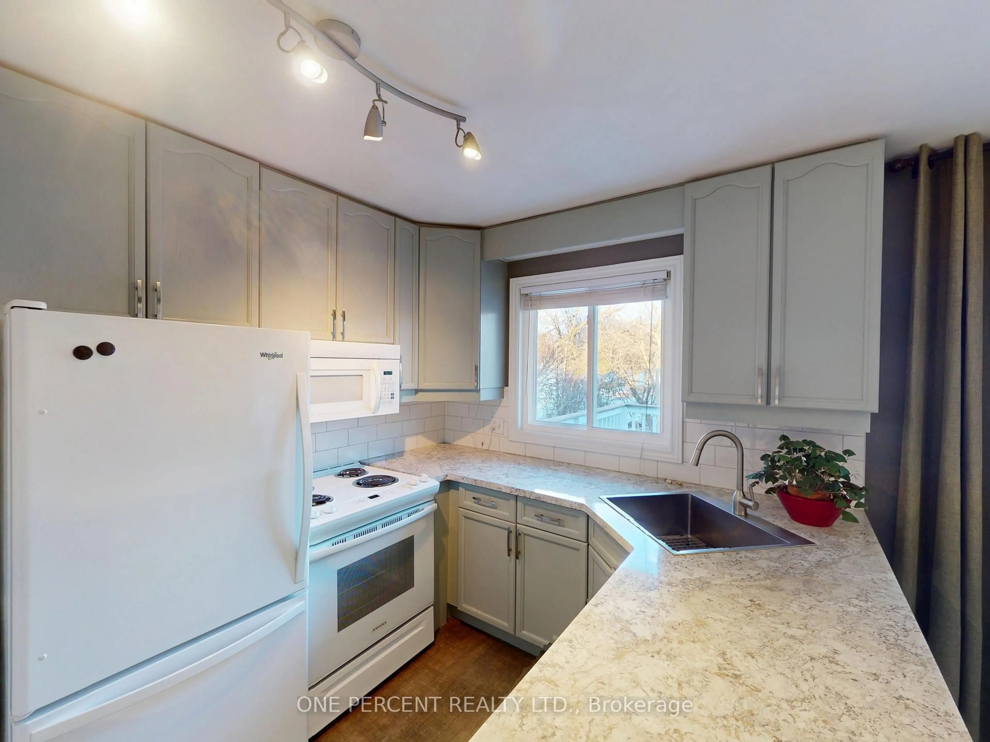 Standard kitchen, unknown for 38 Strathcona Dr, St. Catharines Ontario L2M 2A9