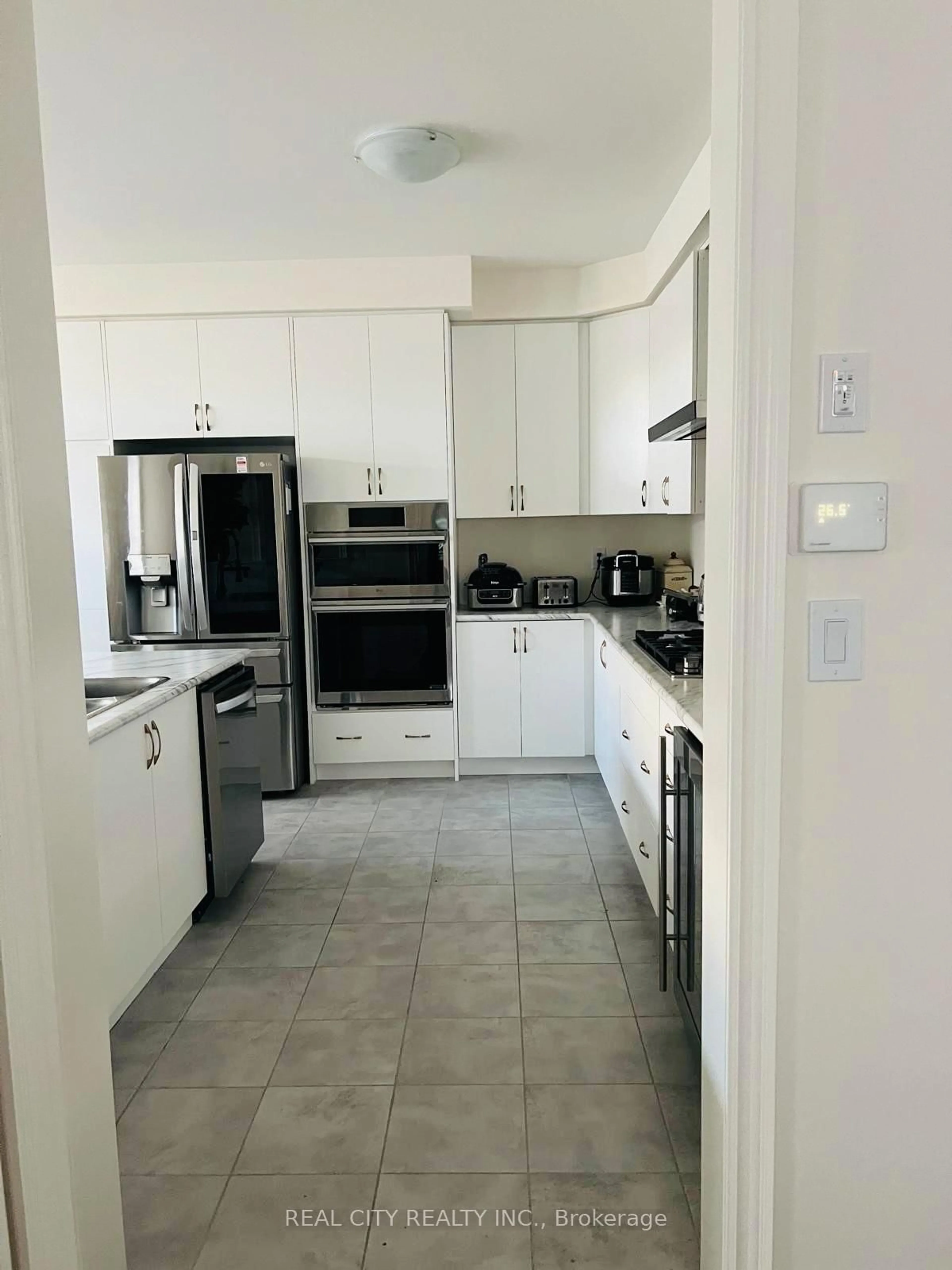 Standard kitchen, ceramic/tile floor for 56 Bloomfield Cres, Cambridge Ontario N1R 5S2