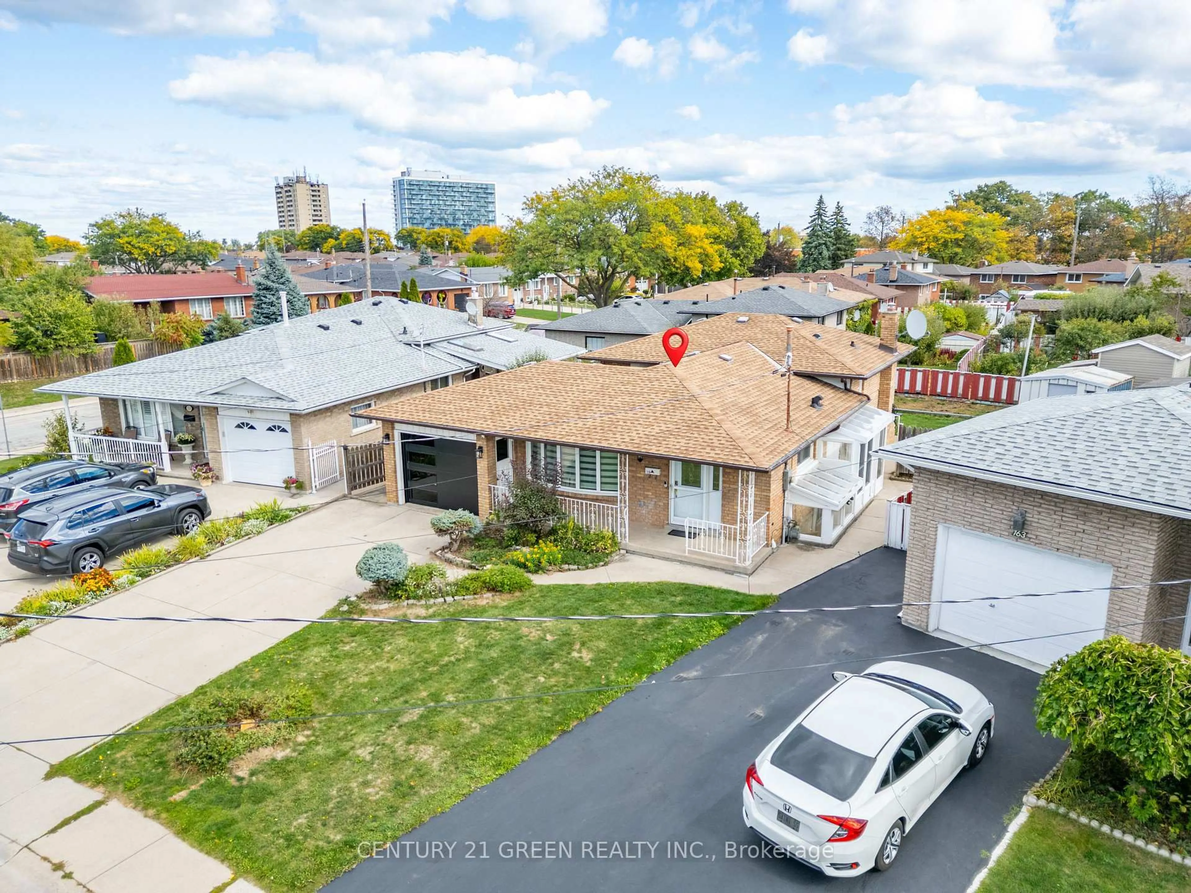 A pic from outside/outdoor area/front of a property/back of a property/a pic from drone, street for 159 Bow Valley Dr, Hamilton Ontario L8E 3J9