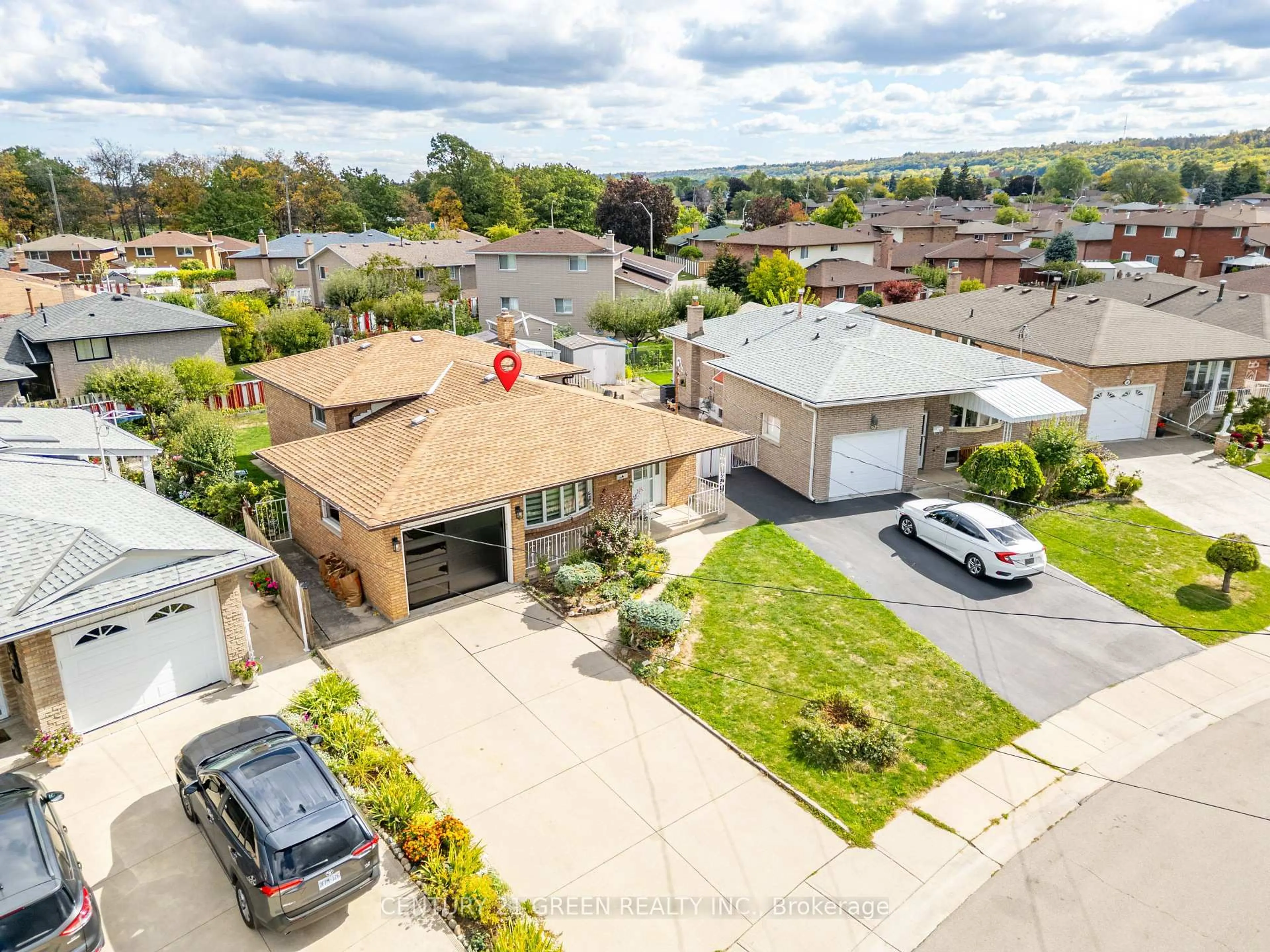A pic from outside/outdoor area/front of a property/back of a property/a pic from drone, street for 159 Bow Valley Dr, Hamilton Ontario L8E 3J9