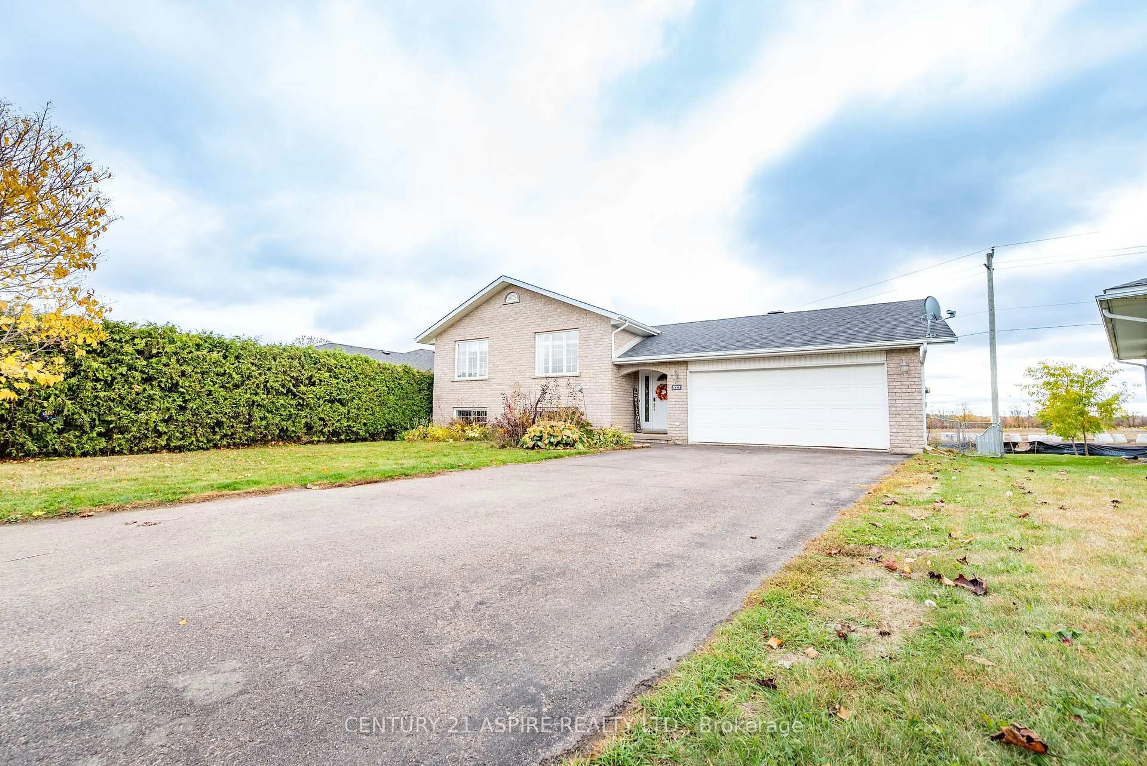 A pic from outside/outdoor area/front of a property/back of a property/a pic from drone, street for 527 Angus Campbell Dr, Pembroke Ontario K8A 8K6