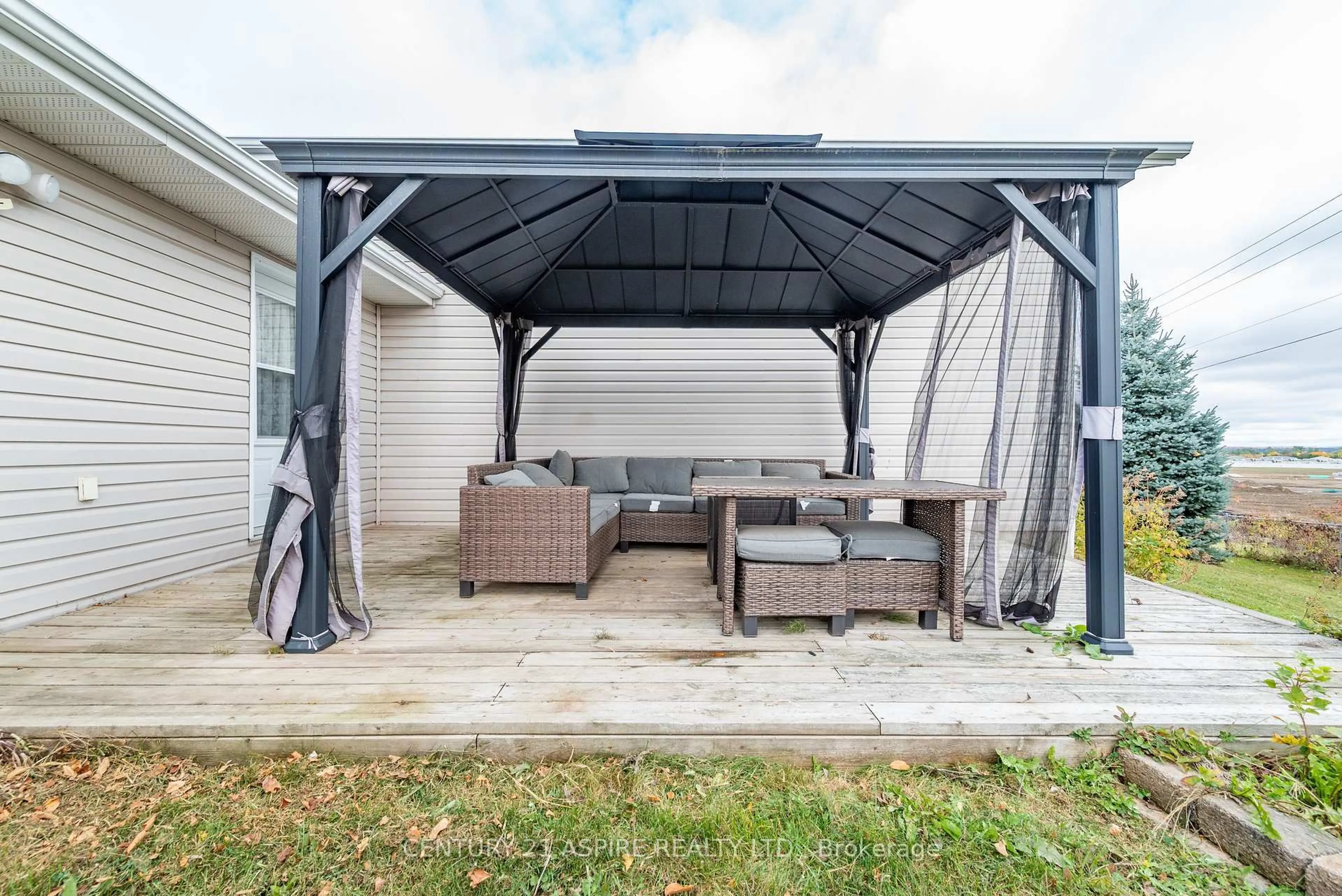 Patio, street for 527 Angus Campbell Dr, Pembroke Ontario K8A 8K6