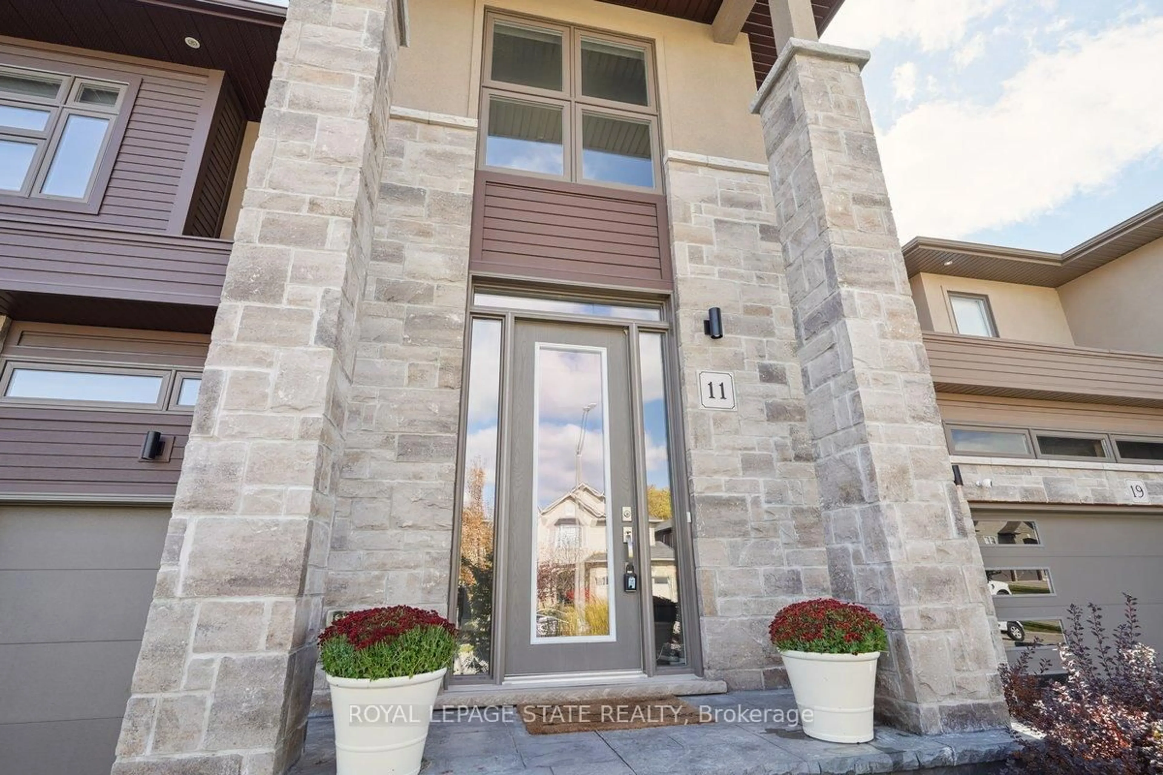 Unknown for 11 Secinaro Ave, Hamilton Ontario L9G 0C6