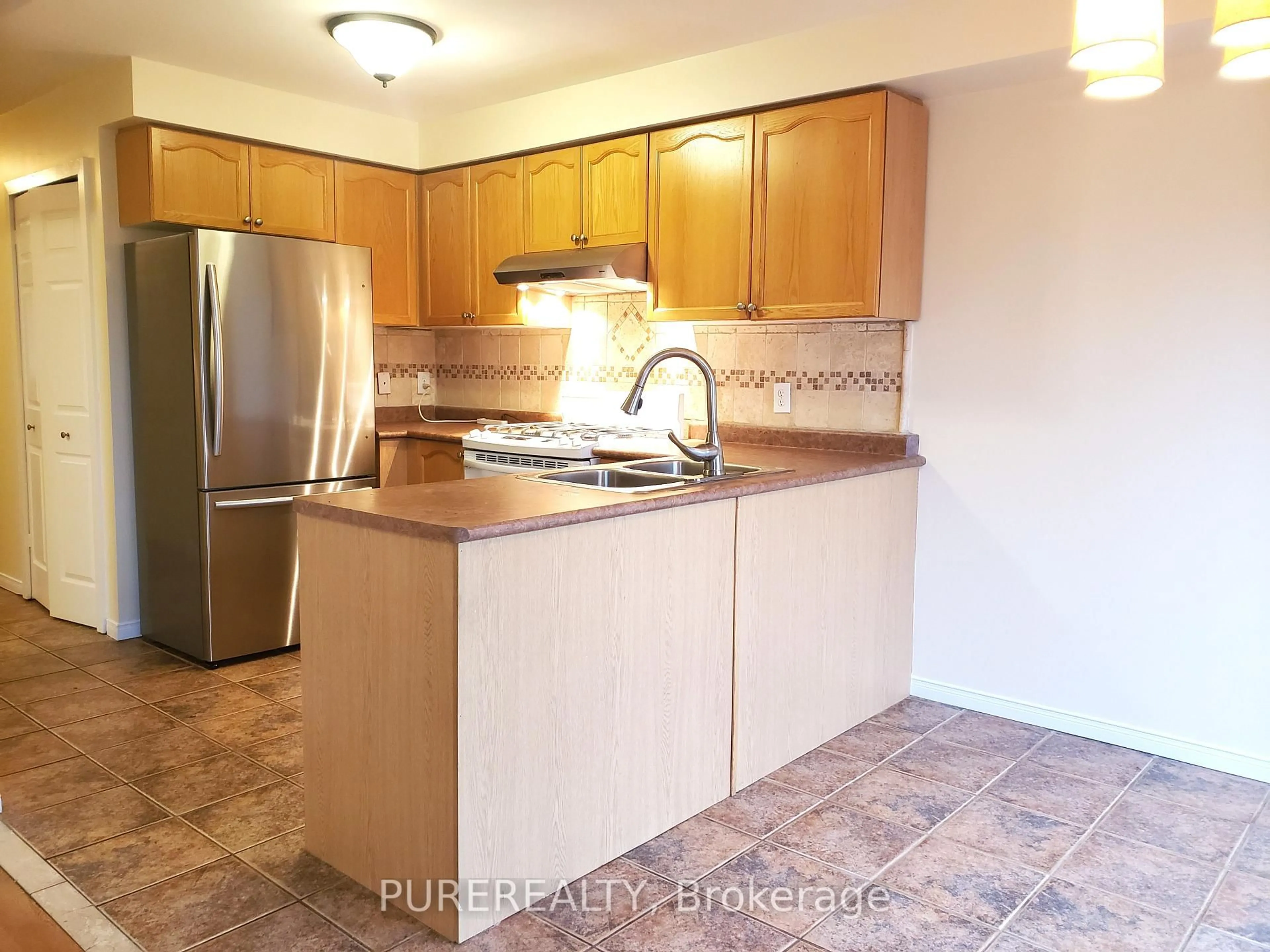 Standard kitchen, unknown for 69 Shadyglen Dr, Hamilton Ontario L8J 3W8