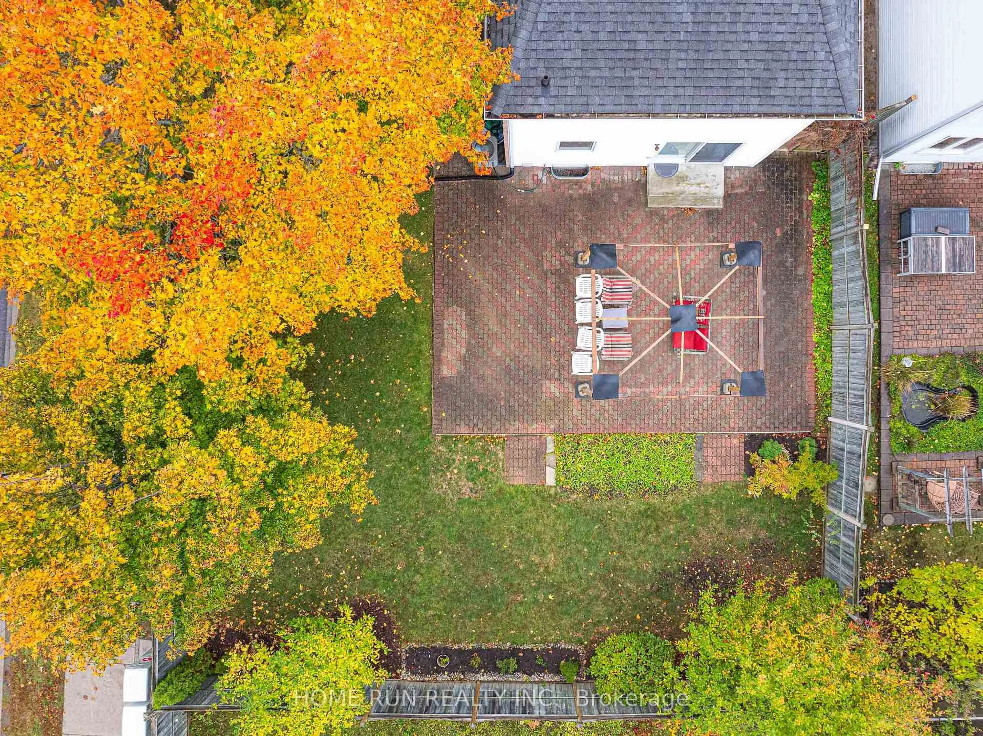 A pic from outside/outdoor area/front of a property/back of a property/a pic from drone, street for 2 Ipswich Terr, Ottawa Ontario K2K 2R5
