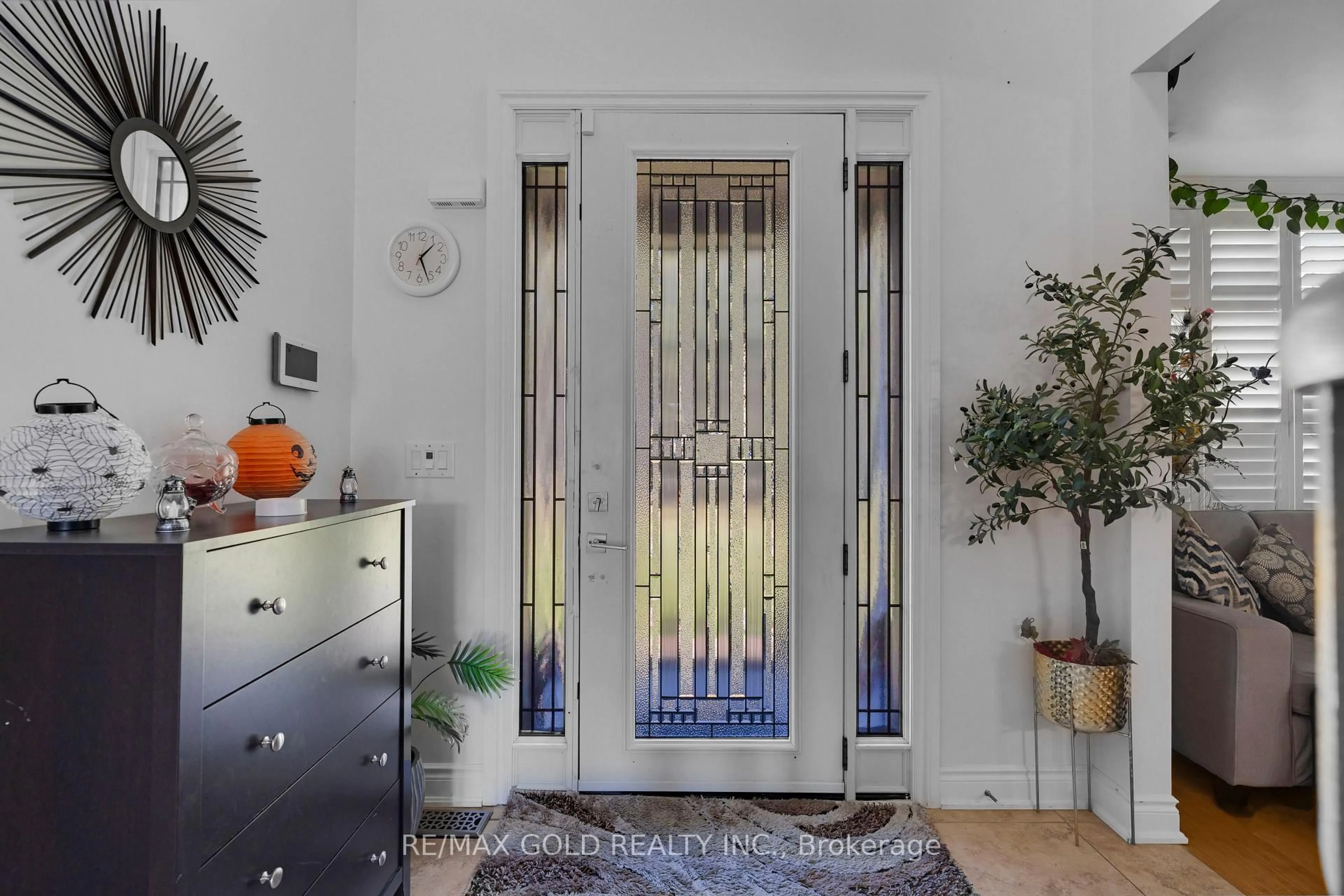 Indoor entryway for 9465 17th Side Rd, Erin Ontario N0B 1Z0