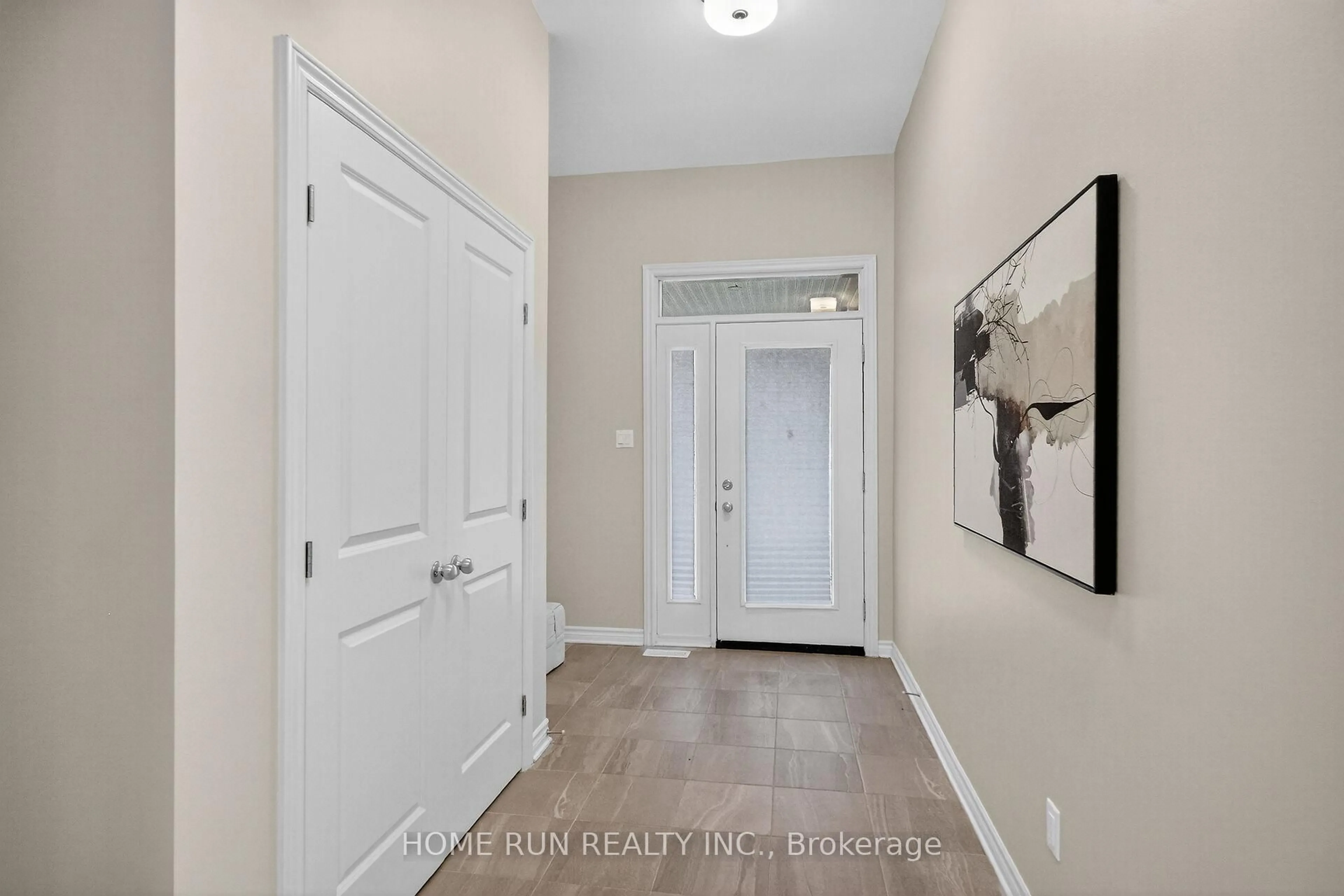 Indoor entryway for 781 Miikana Rd, Ottawa Ontario K1X 0G5