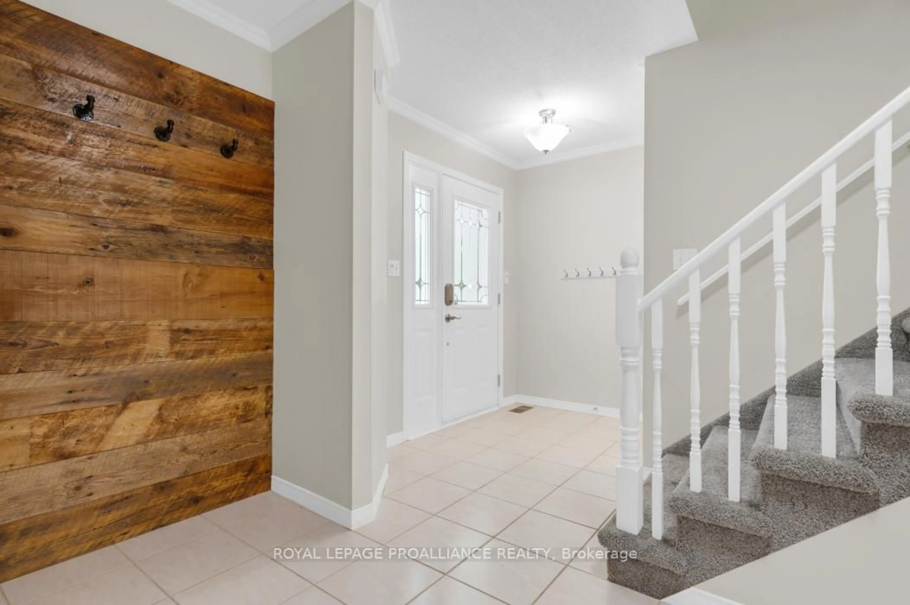 Indoor entryway for 35 Loraine Ave, Quinte West Ontario K8V 6R4