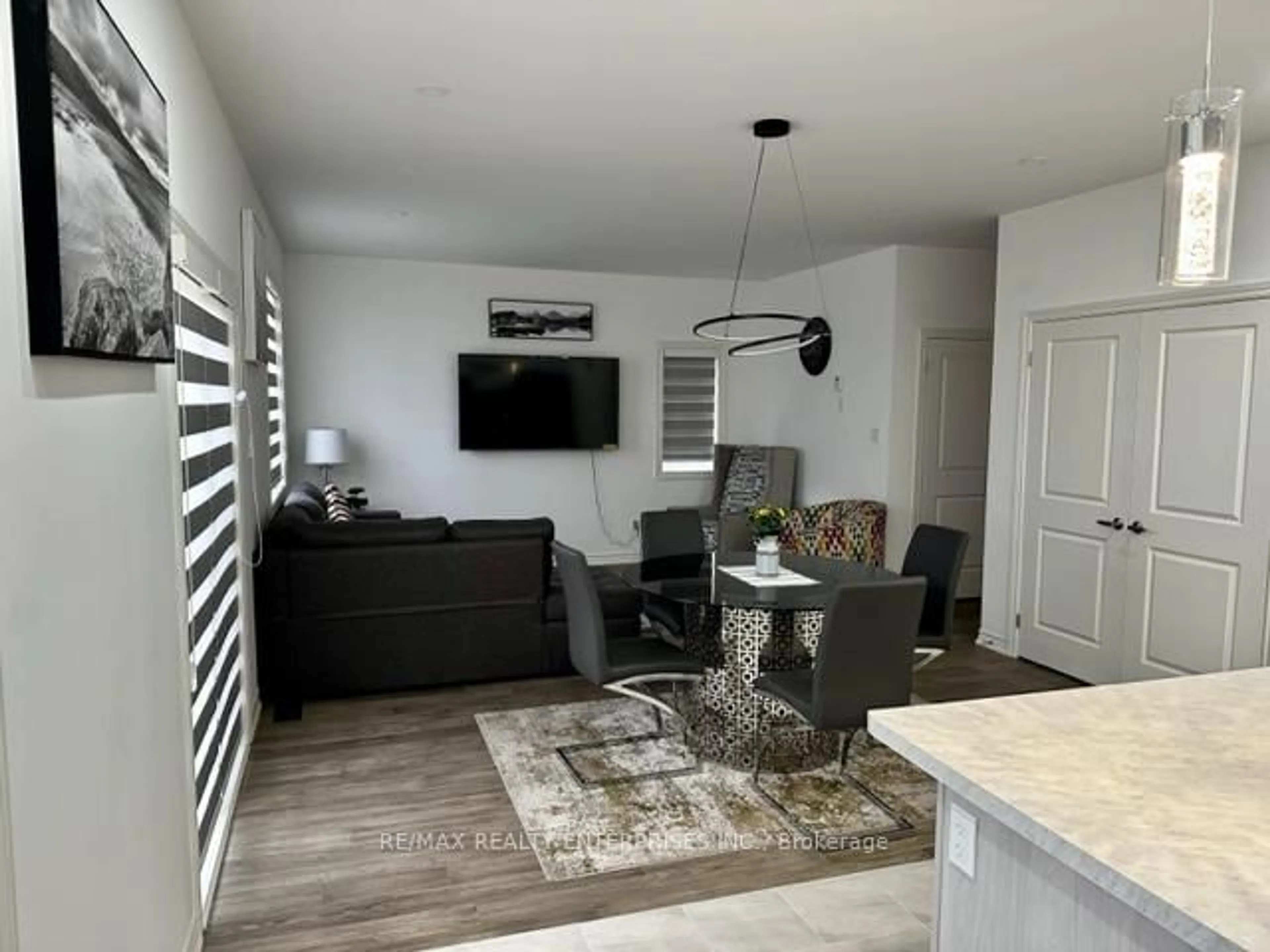 Living room with furniture, unknown for 135 Rosie St, Blue Mountains Ontario N0H 1J0