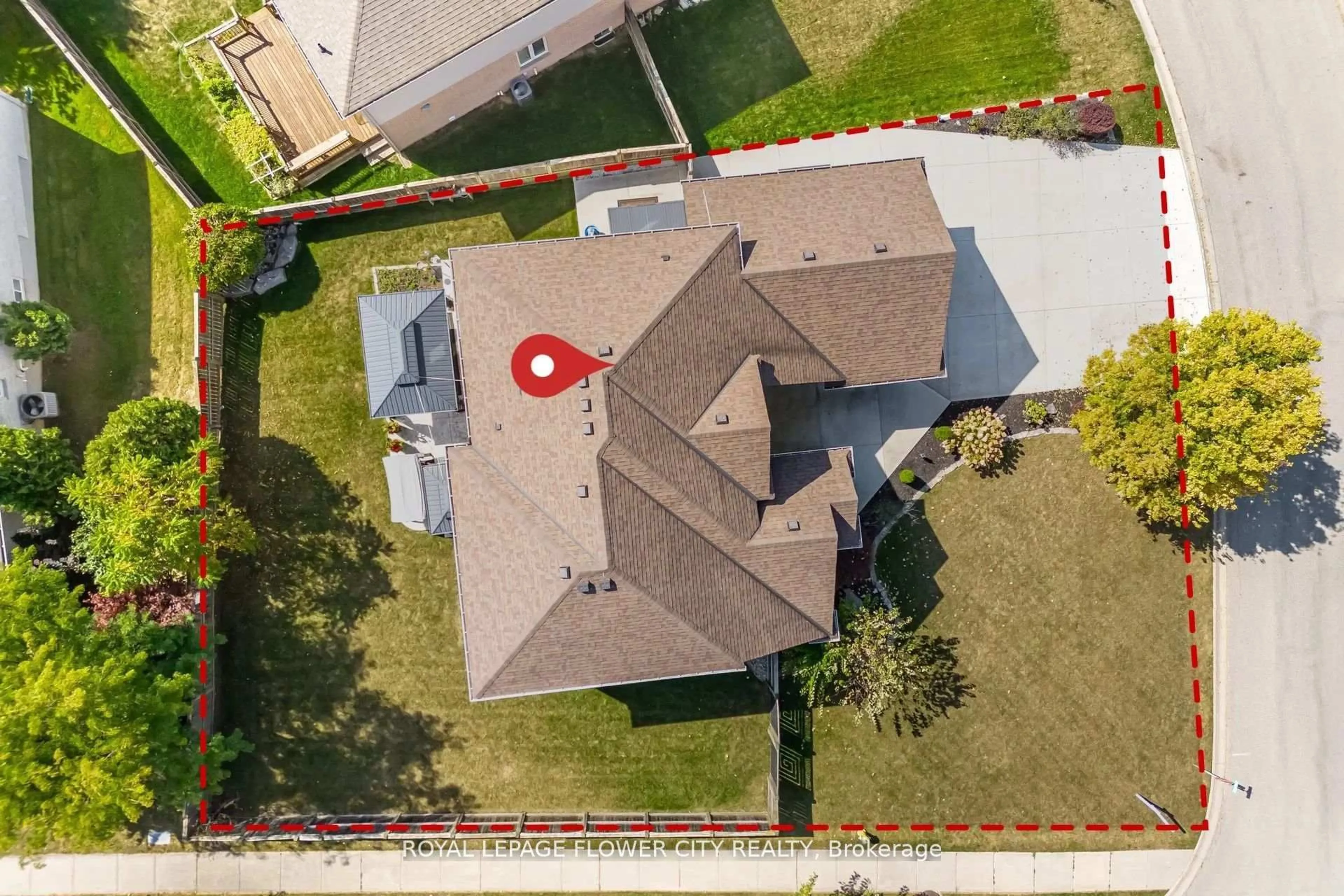A pic from outside/outdoor area/front of a property/back of a property/a pic from drone, street for 908 Gabor St, London South Ontario N6K 4V6