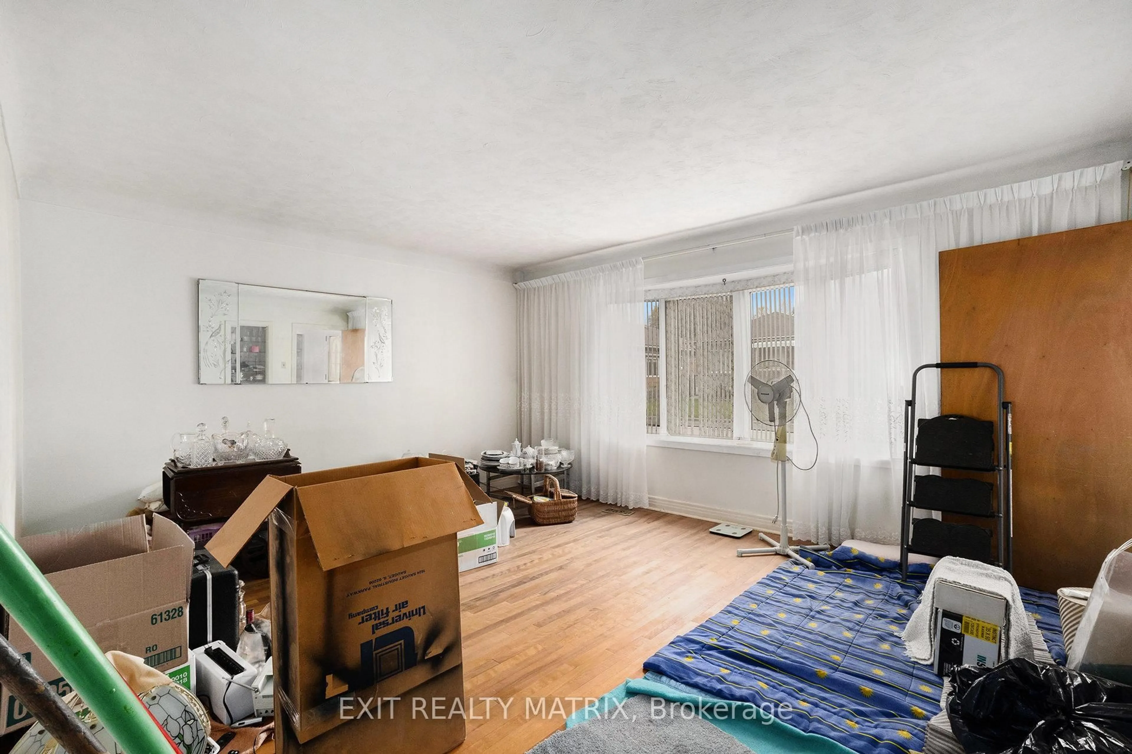 A pic of a room for 404 Maria Goretti Circ, Ottawa Ontario K1L 6S4
