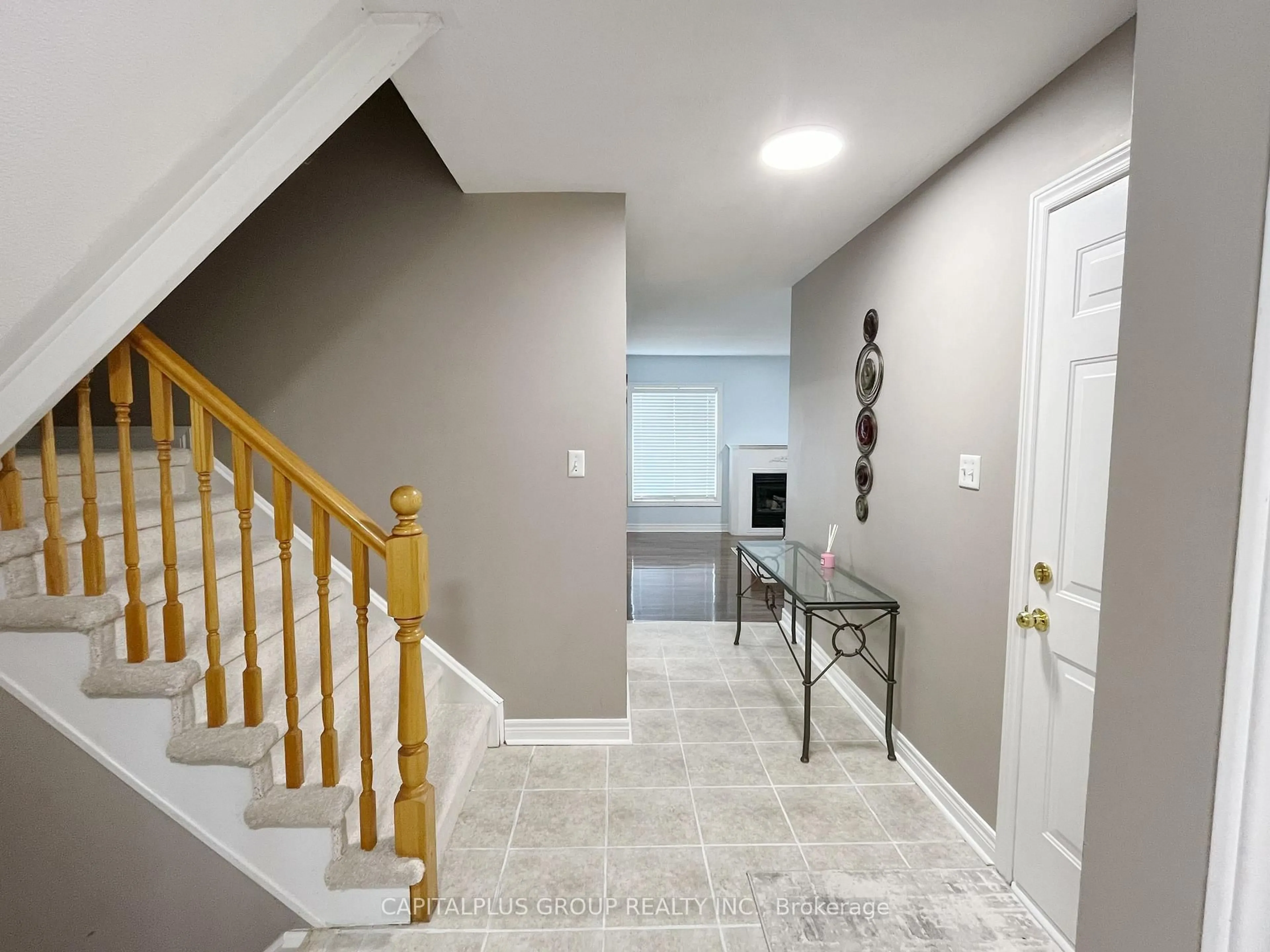 Indoor entryway for 403 Wright Cres, Niagara-on-the-Lake Ontario L0S 1J0