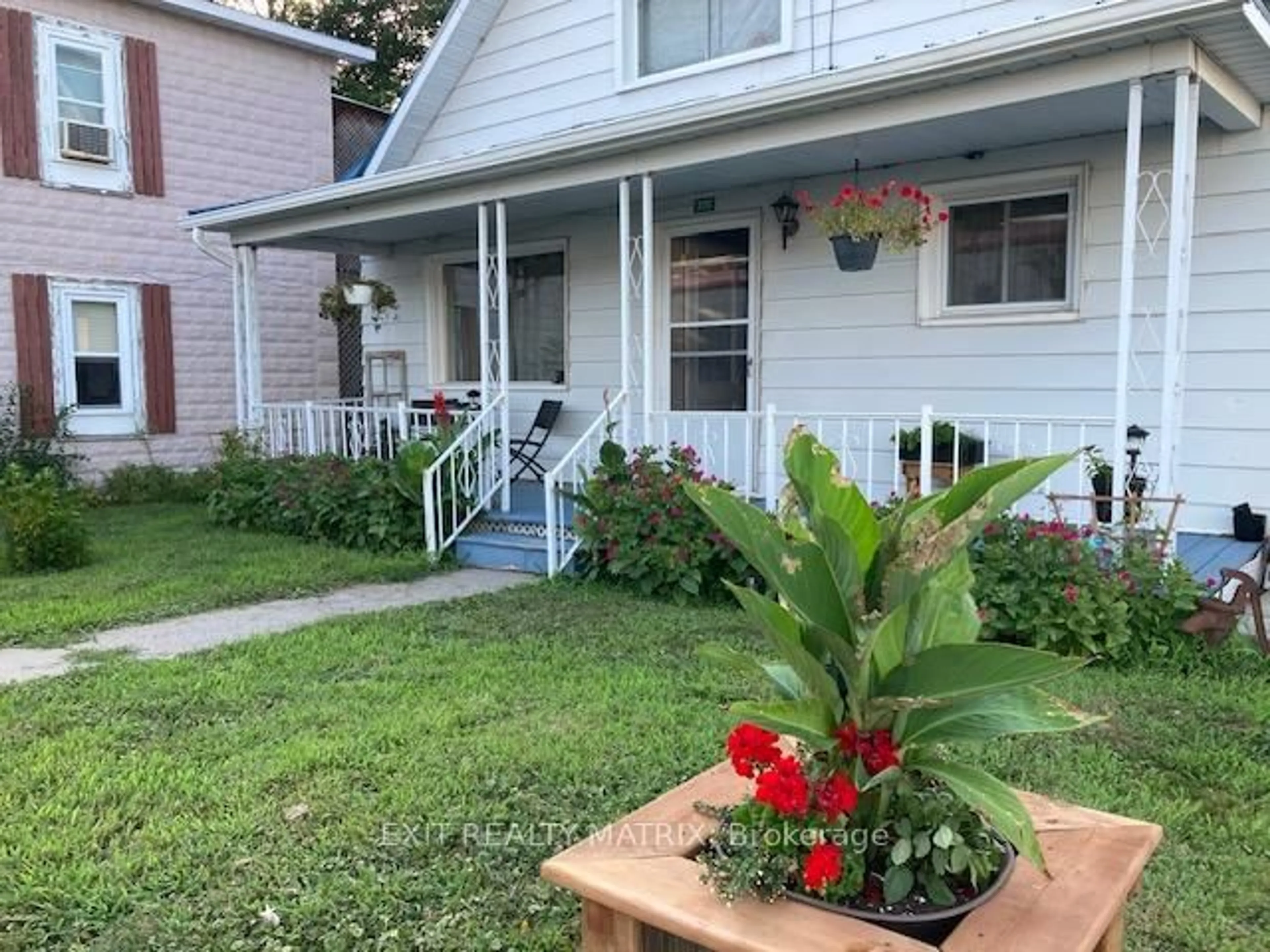 Patio, street for 376 Telegraph Rd, Alfred and Plantagenet Ontario K0B 1A0
