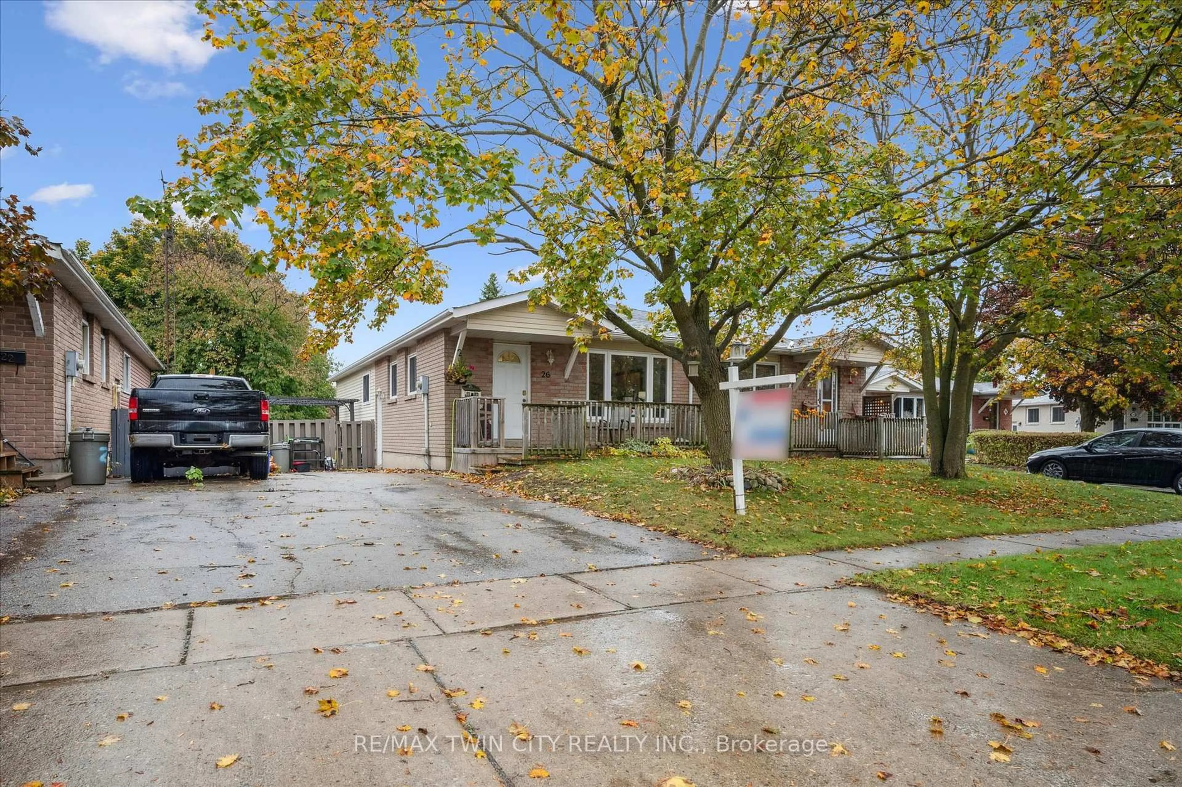A pic from outside/outdoor area/front of a property/back of a property/a pic from drone, street for 26 Nora Crt, Cambridge Ontario N3C 3N1