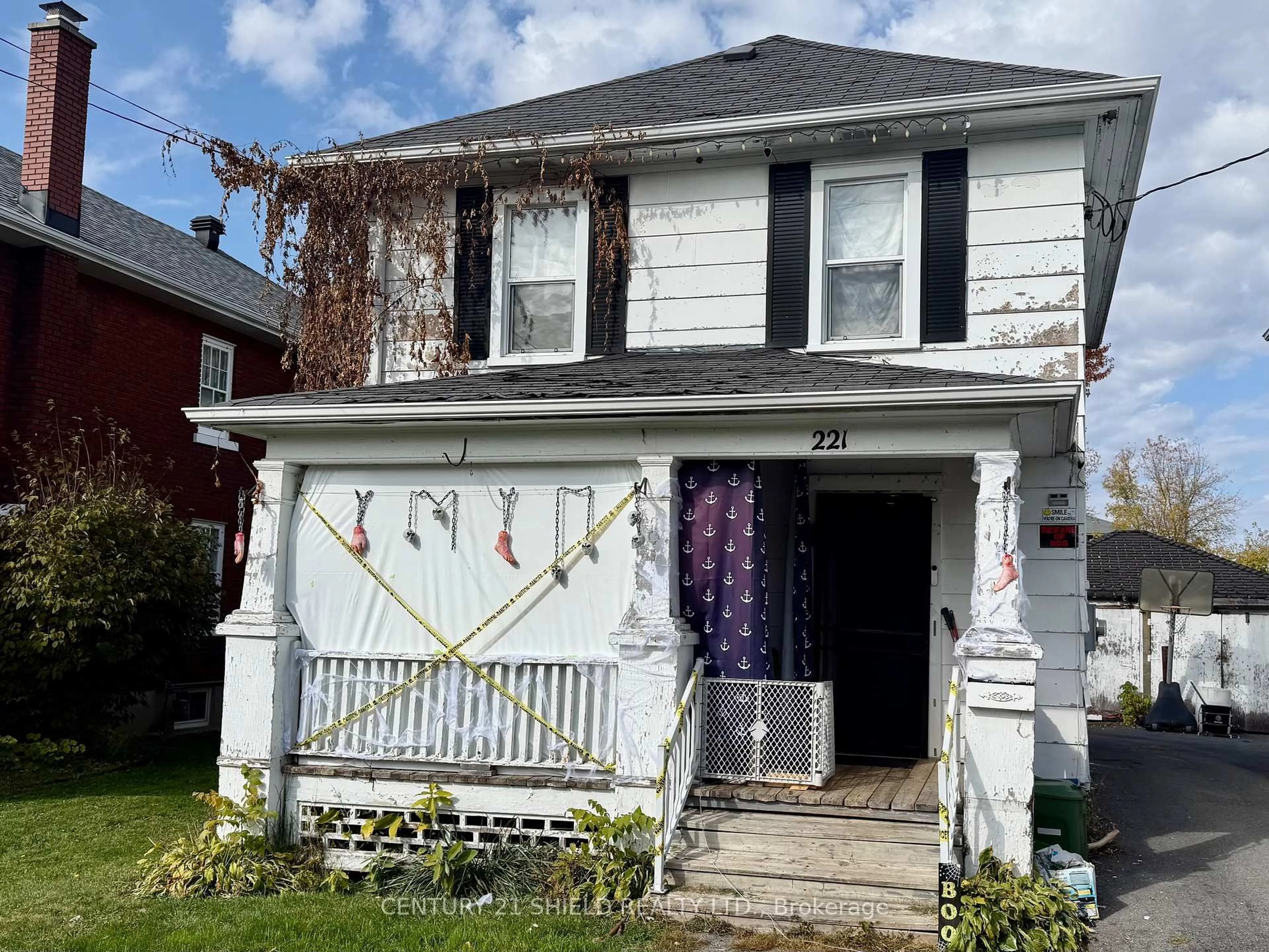 Home with vinyl exterior material, street for 221 5th St, Cornwall Ontario K6H 2L7