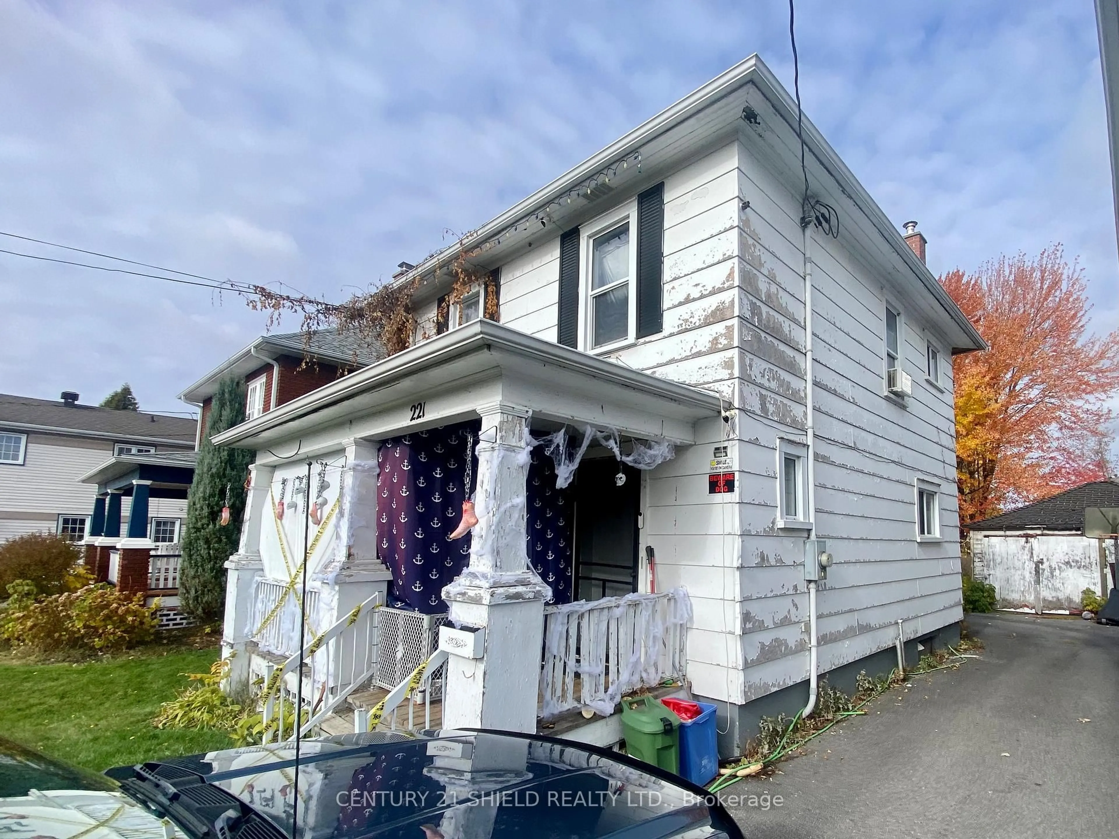 Home with vinyl exterior material, street for 221 5th St, Cornwall Ontario K6H 2L7