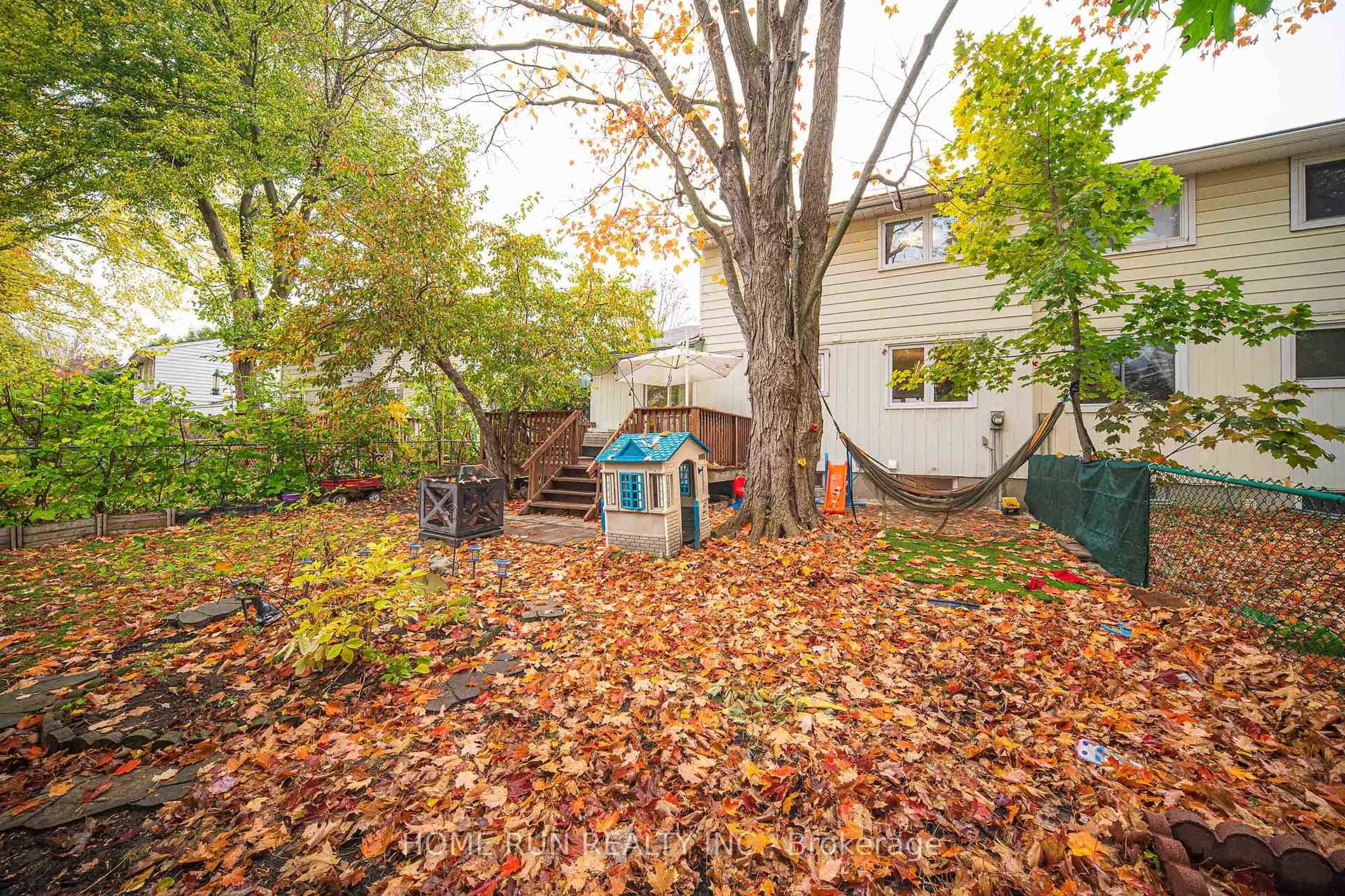 Patio, street for 29 Cymbeline Dr, Ottawa Ontario K2H 7X9