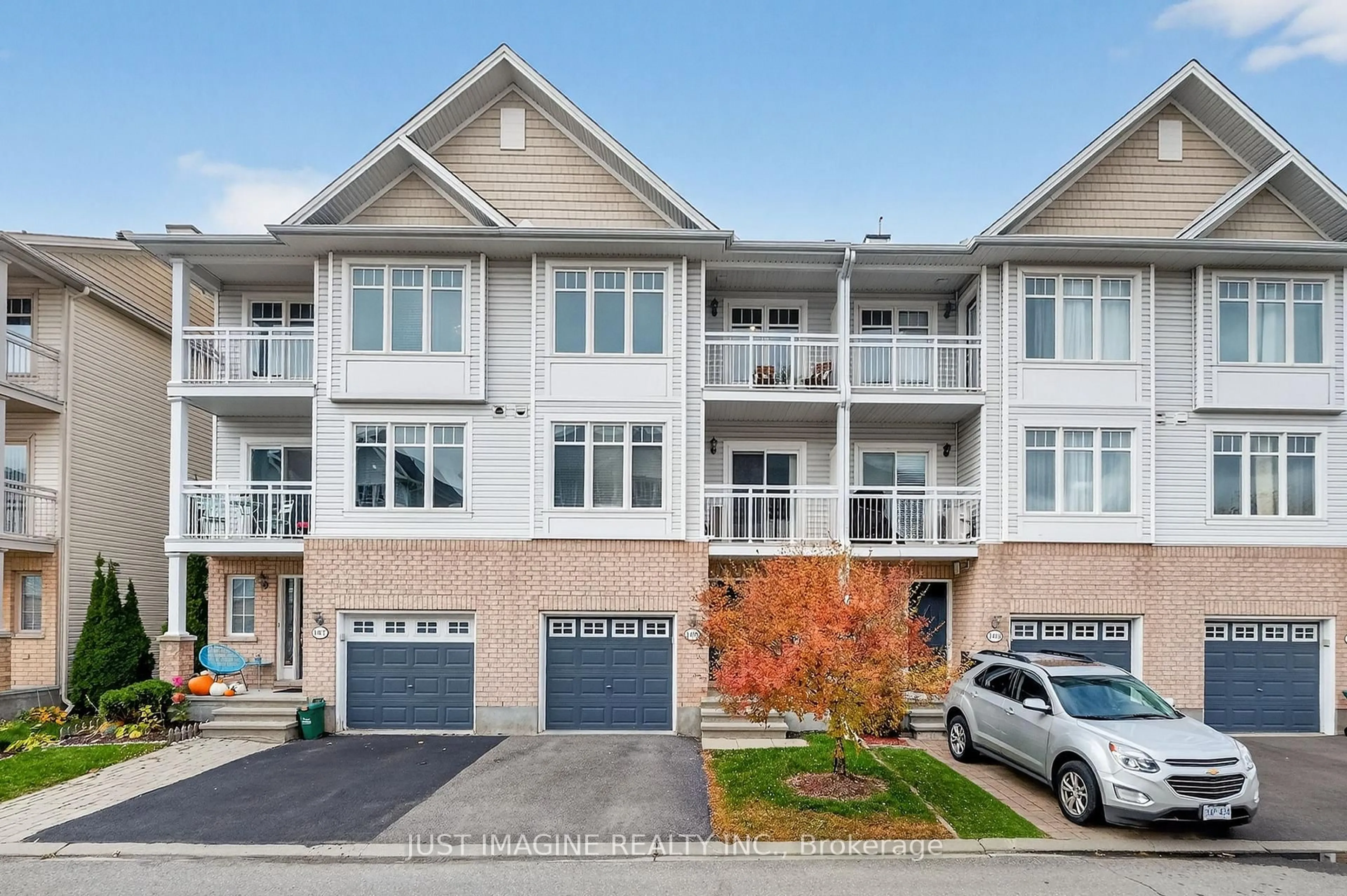 A pic from outside/outdoor area/front of a property/back of a property/a pic from drone, street for 105 Caithness Private, Orleans Ontario K1W 0G4