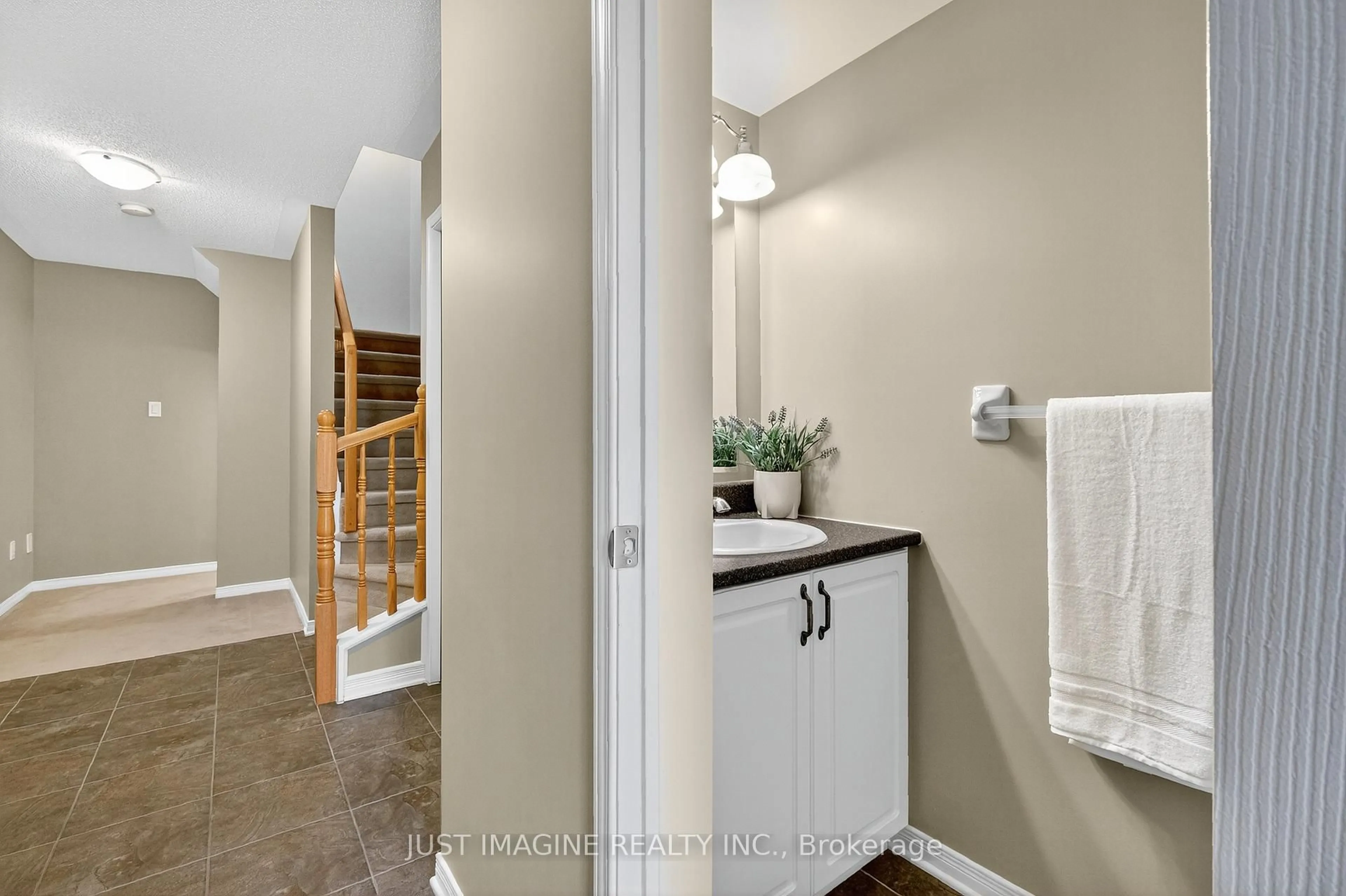 Unknown for 105 Caithness Private, Orleans Ontario K1W 0G4