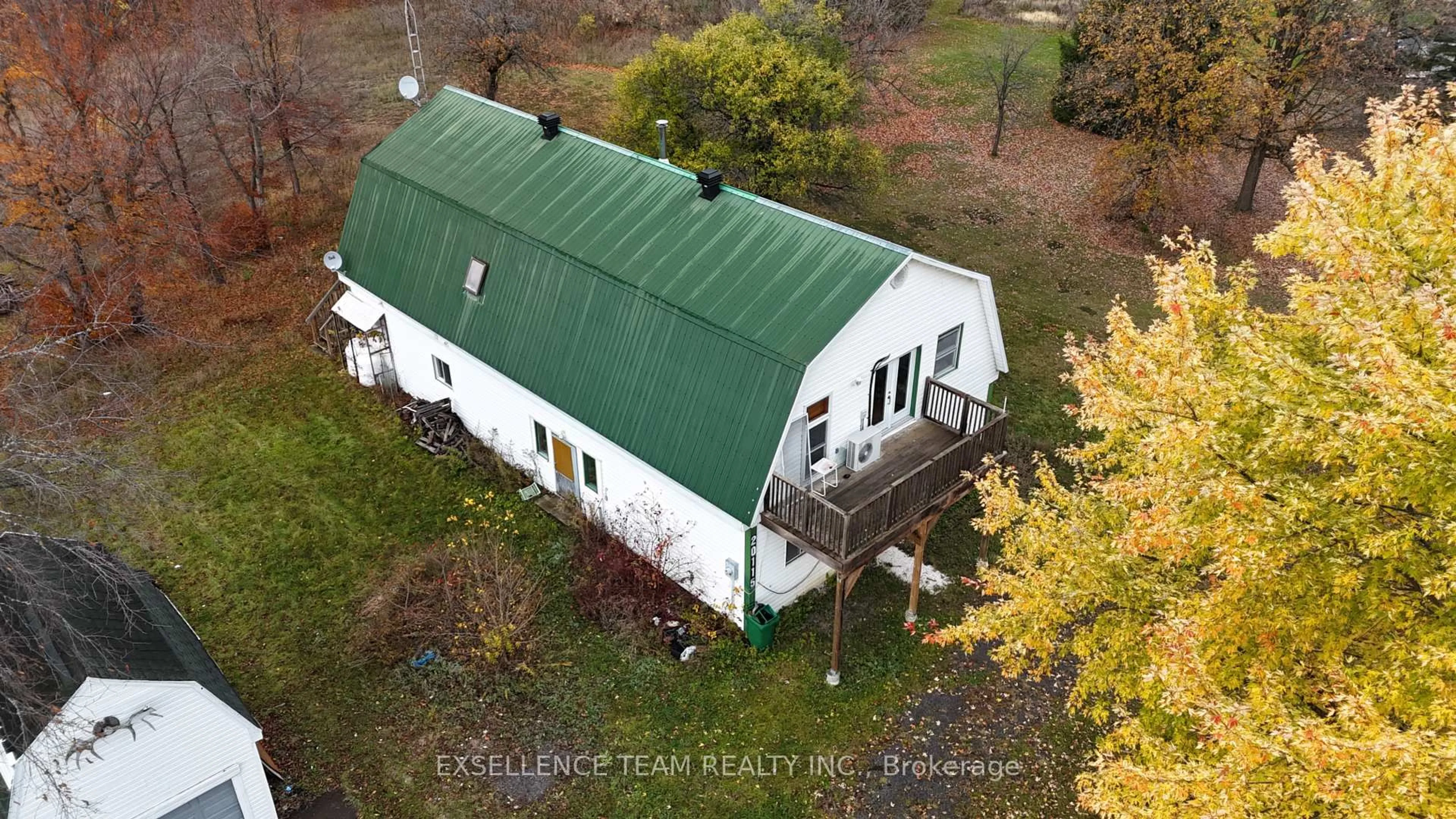 A pic from outside/outdoor area/front of a property/back of a property/a pic from drone, building for 20115 Beaupre Rd, South Glengarry Ontario K0C 1L0