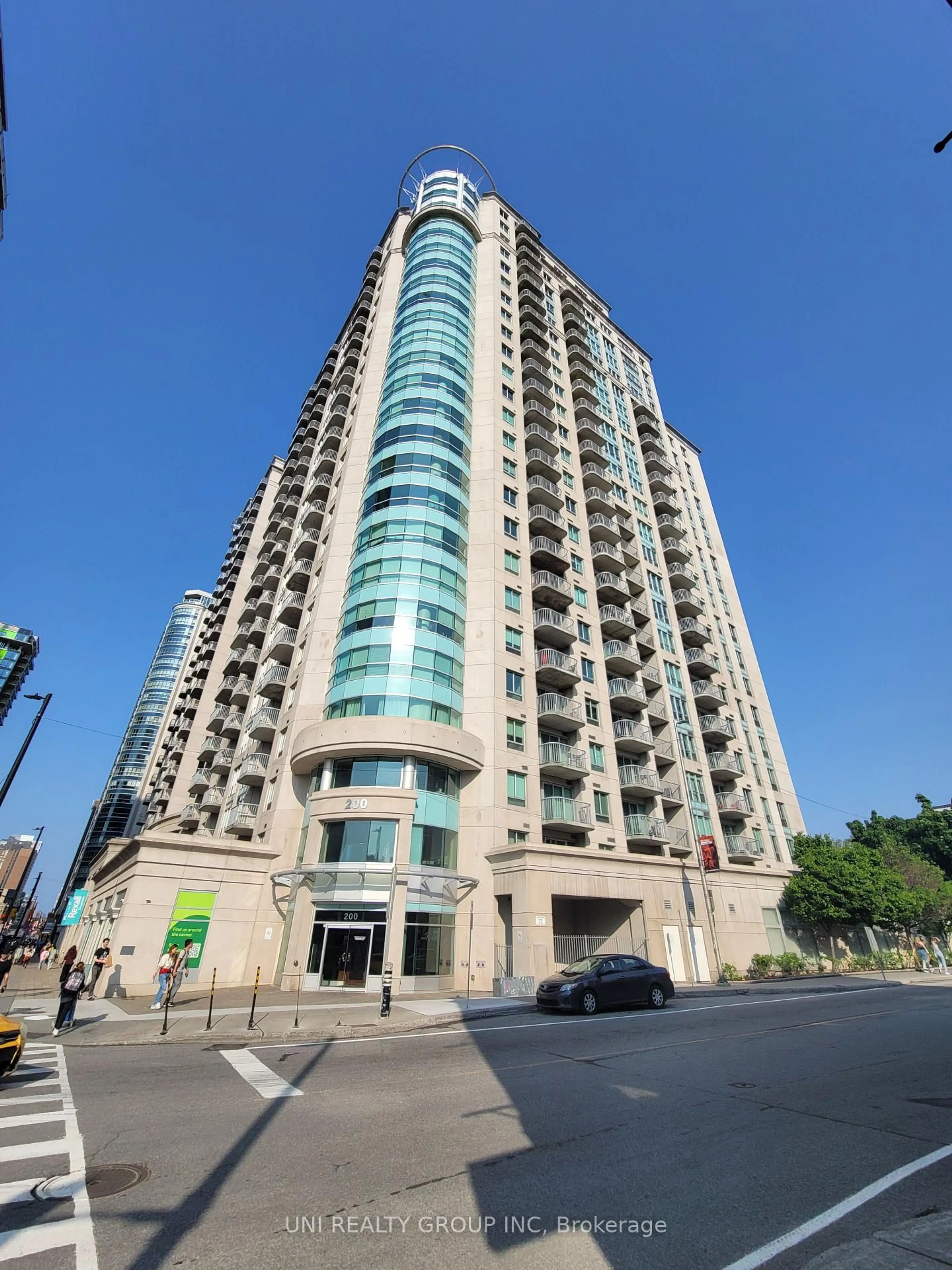 Indoor foyer for 200 RIDEAU St #302, Ottawa Ontario K1N 5Y1