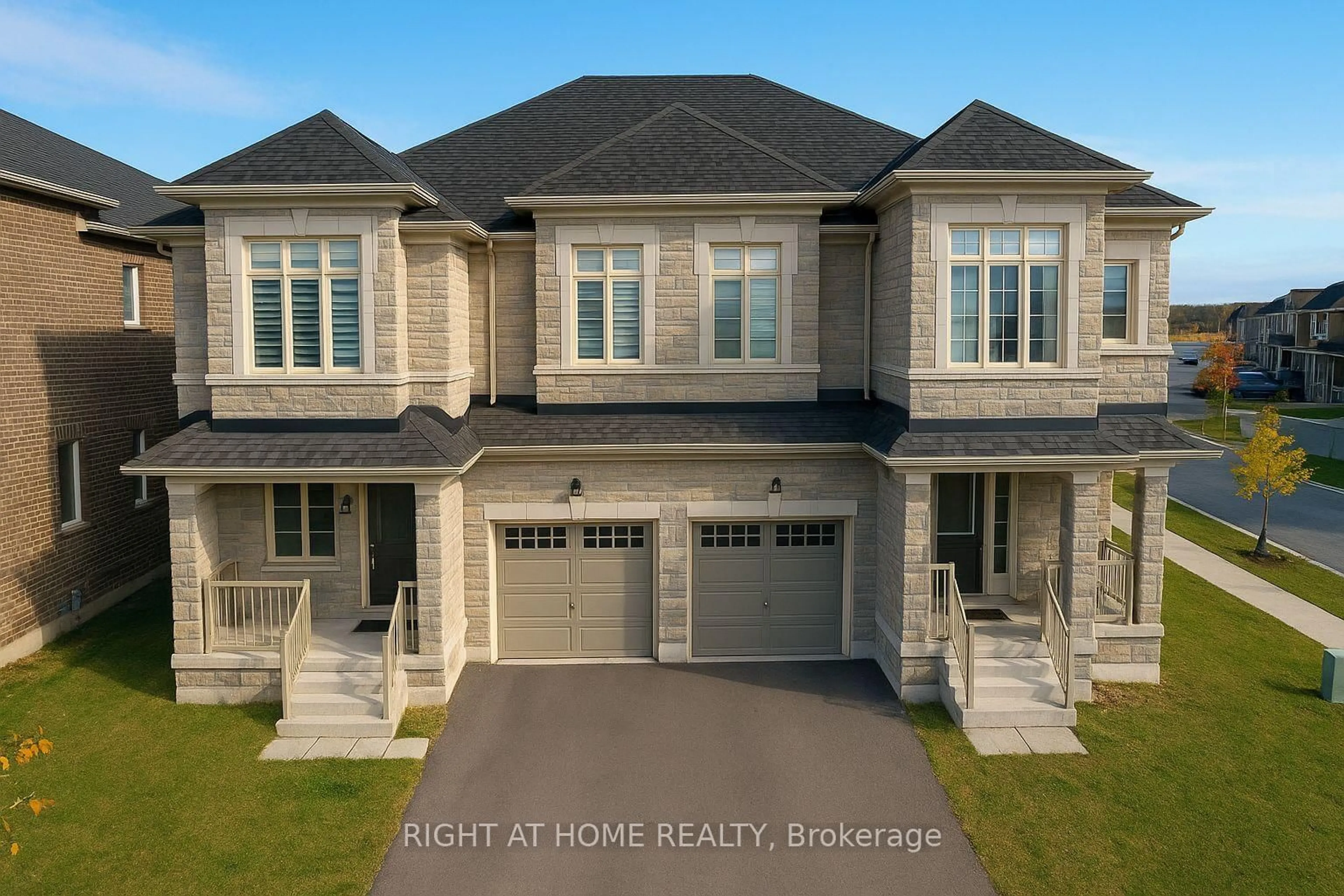 A pic from outside/outdoor area/front of a property/back of a property/a pic from drone, street for 21 Trailbank Gdns, Hamilton Ontario L8B 1Z3