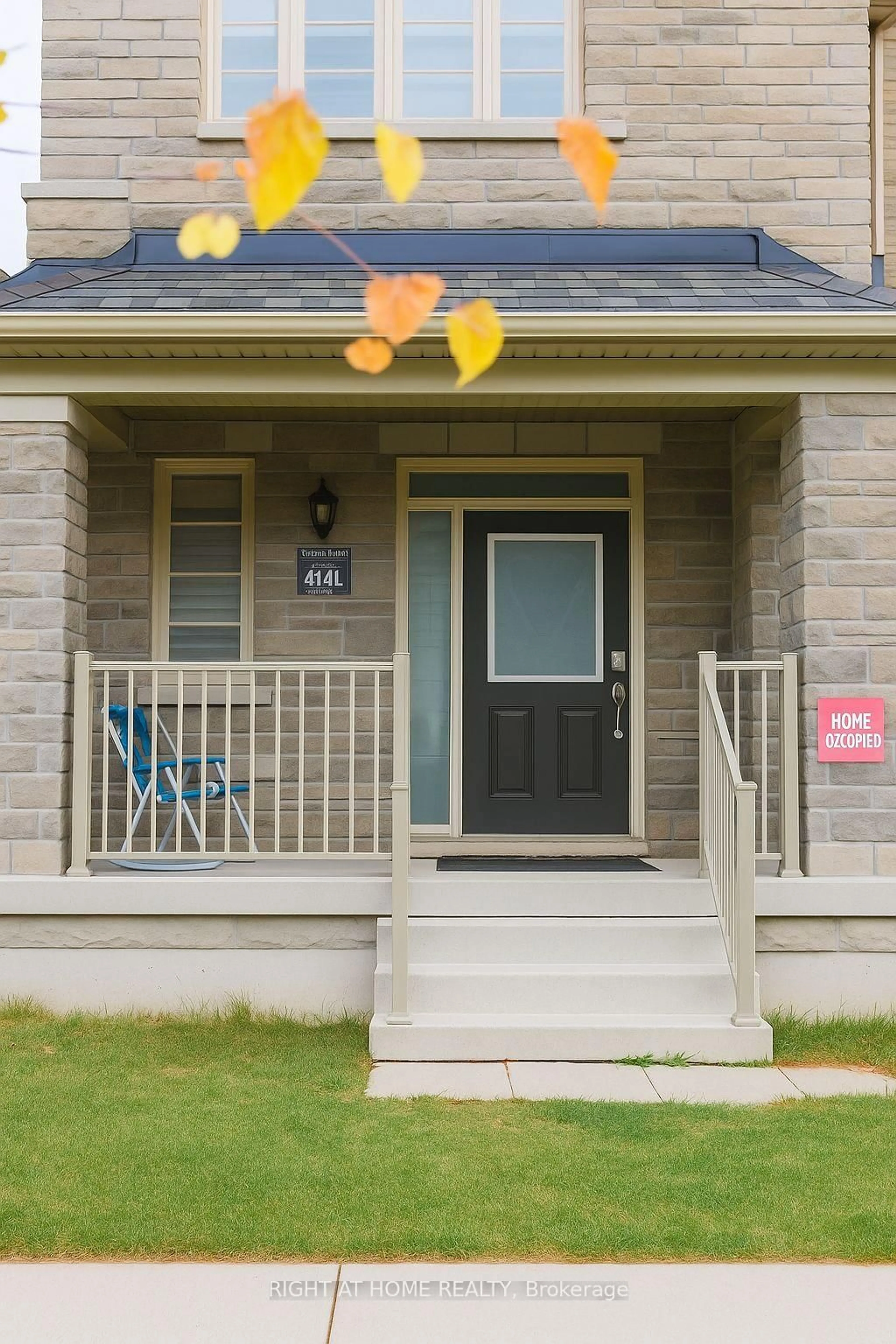 Home with vinyl exterior material, street for 21 Trailbank Gdns, Hamilton Ontario L8B 1Z3