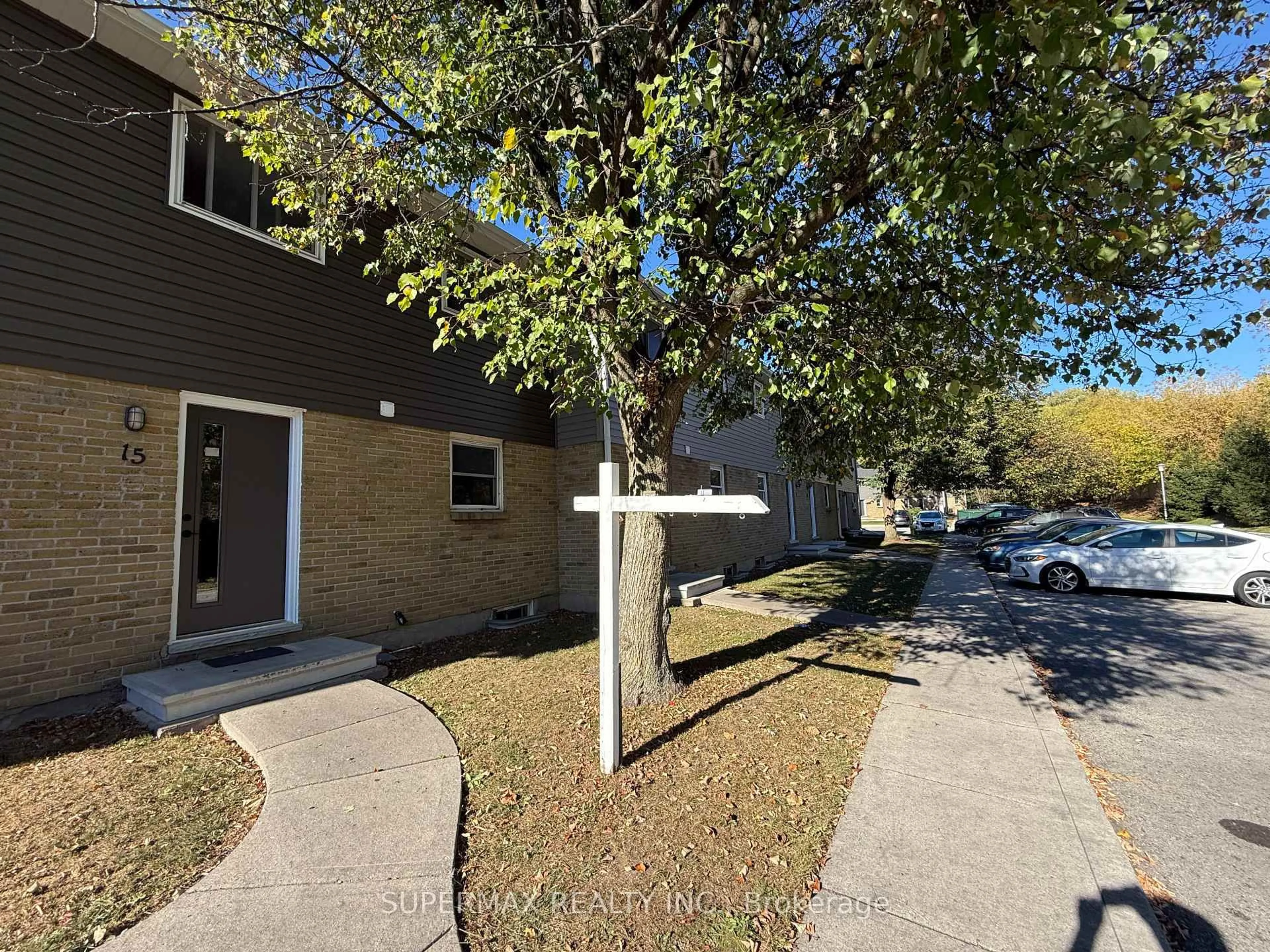 A pic from outside/outdoor area/front of a property/back of a property/a pic from drone, street for 470 Second St #15, London East Ontario N5V 3X3